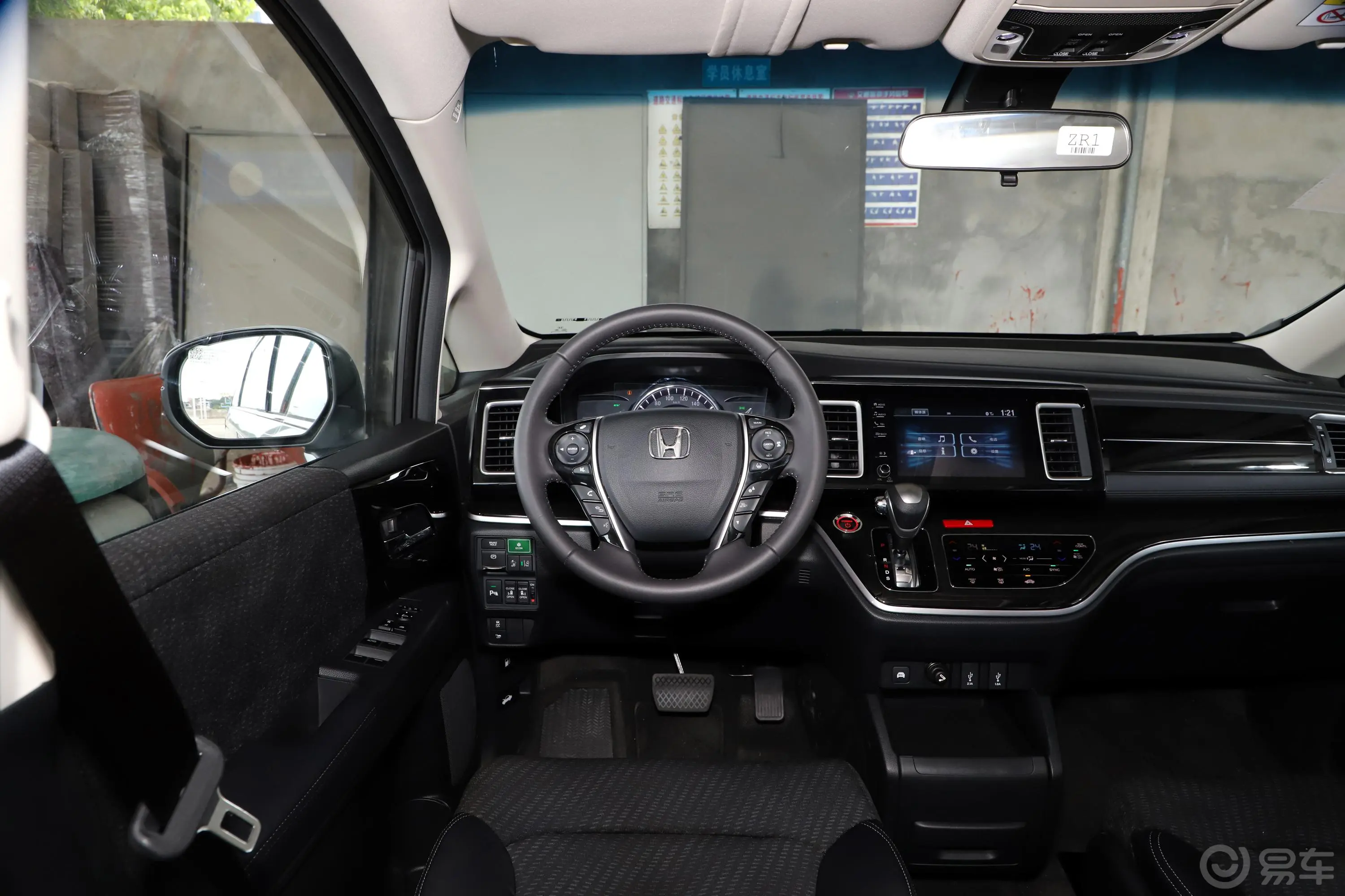 艾力绅锐·混动 2.0L E-CVT 舒适版驾驶位区域