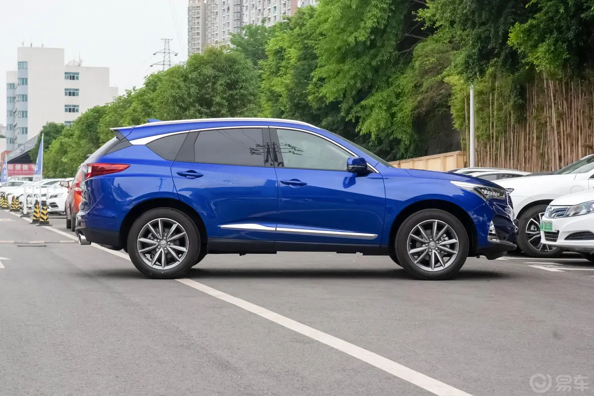 讴歌RDX2.0T 手自一体 两驱 尊享版 国VI外观