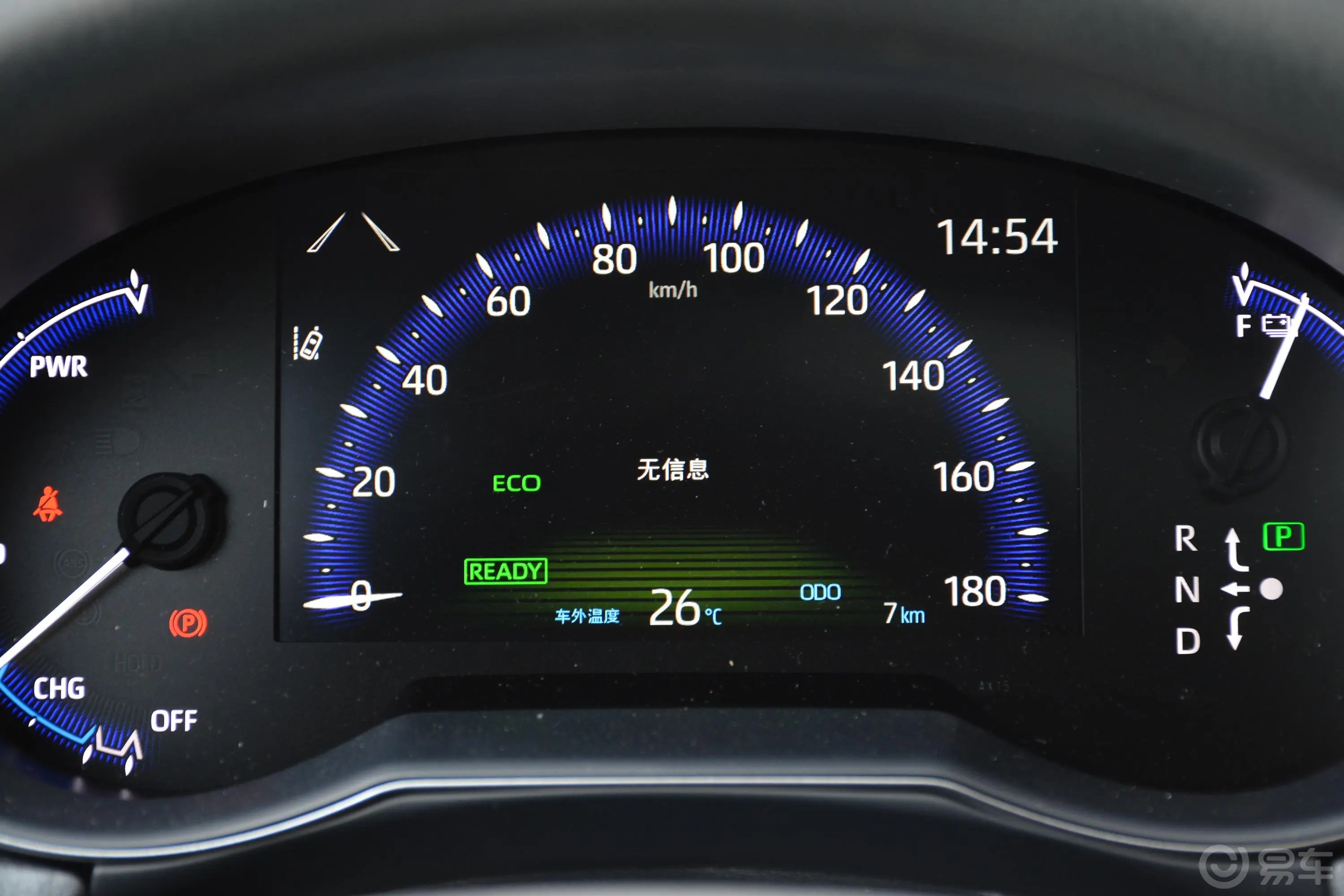 丰田C-HR EV豪华天窗版主驾驶位