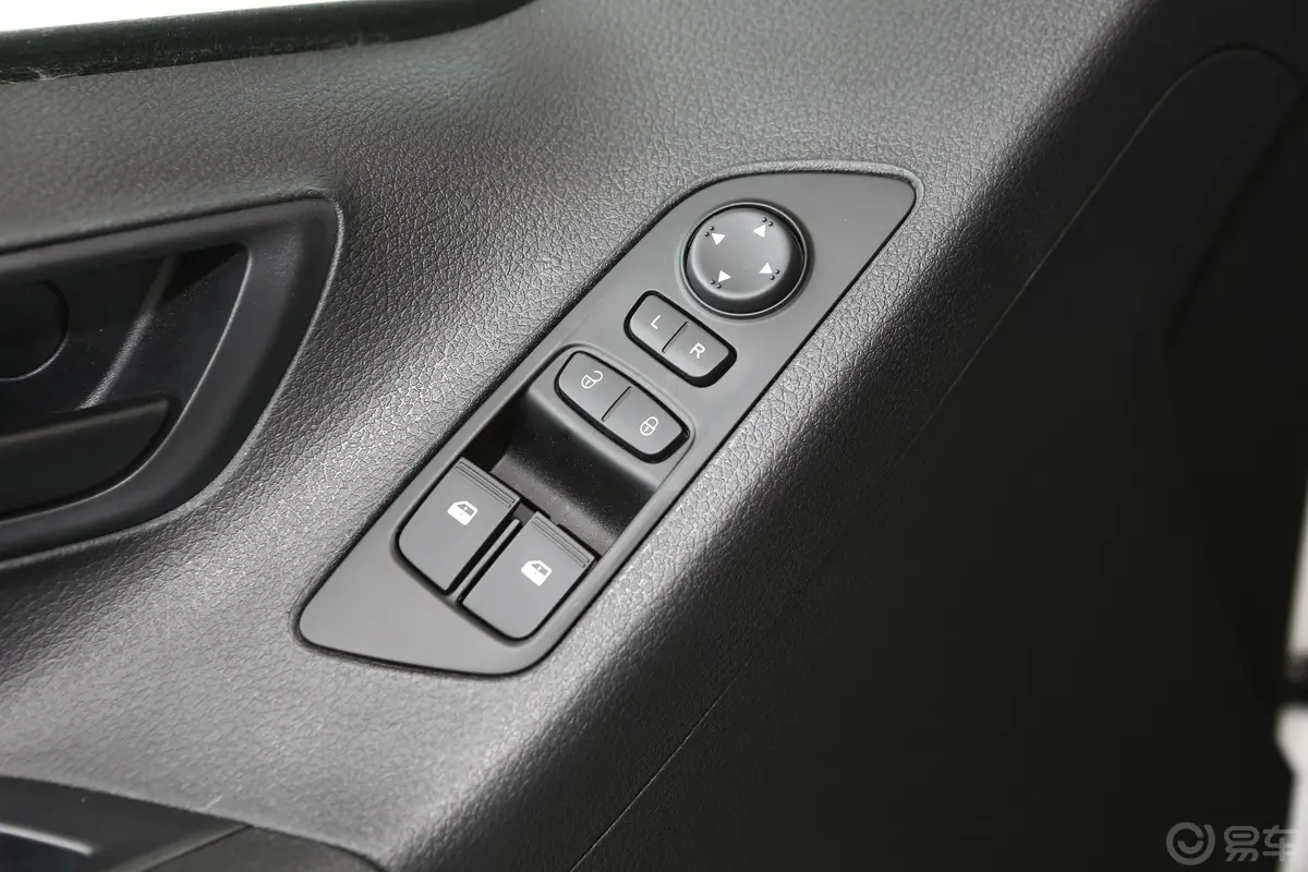大通G102.0T 自动智享版 汽油 7座车窗调节整体