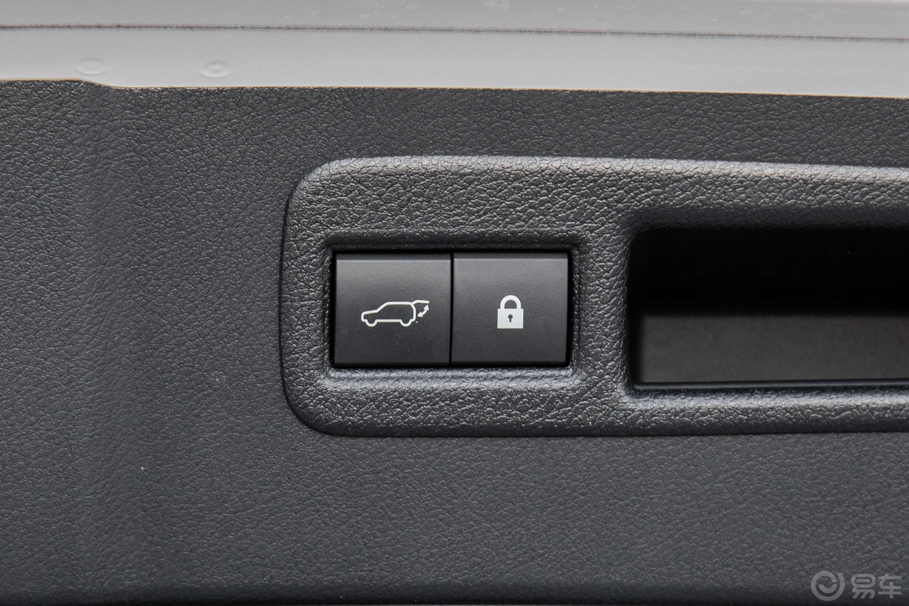 雷克萨斯NX300h 四驱 锋致版 国V电动尾门按键（手动扶手）