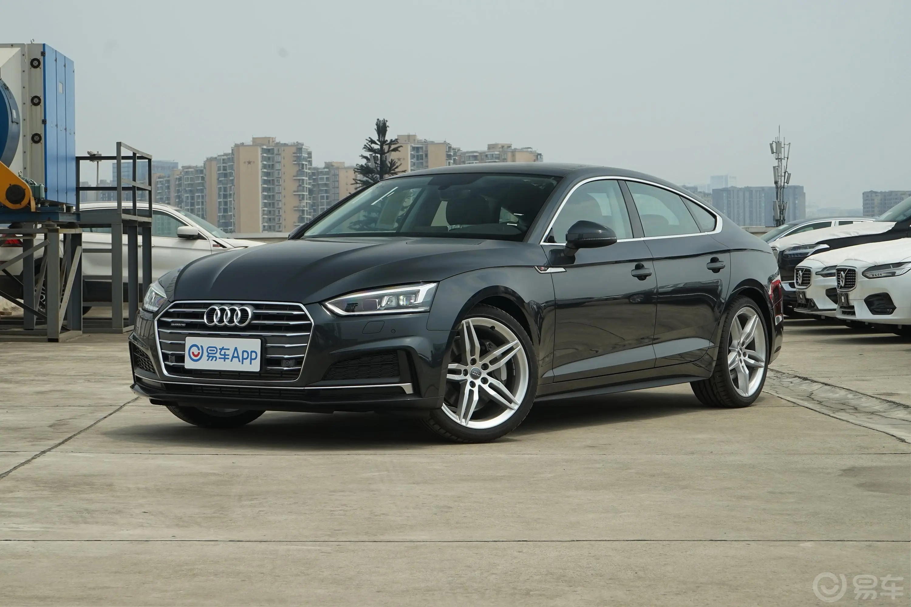 奥迪A5Sportback 45 TFSI quattro 运动版 国VI侧前45度车头向左水平