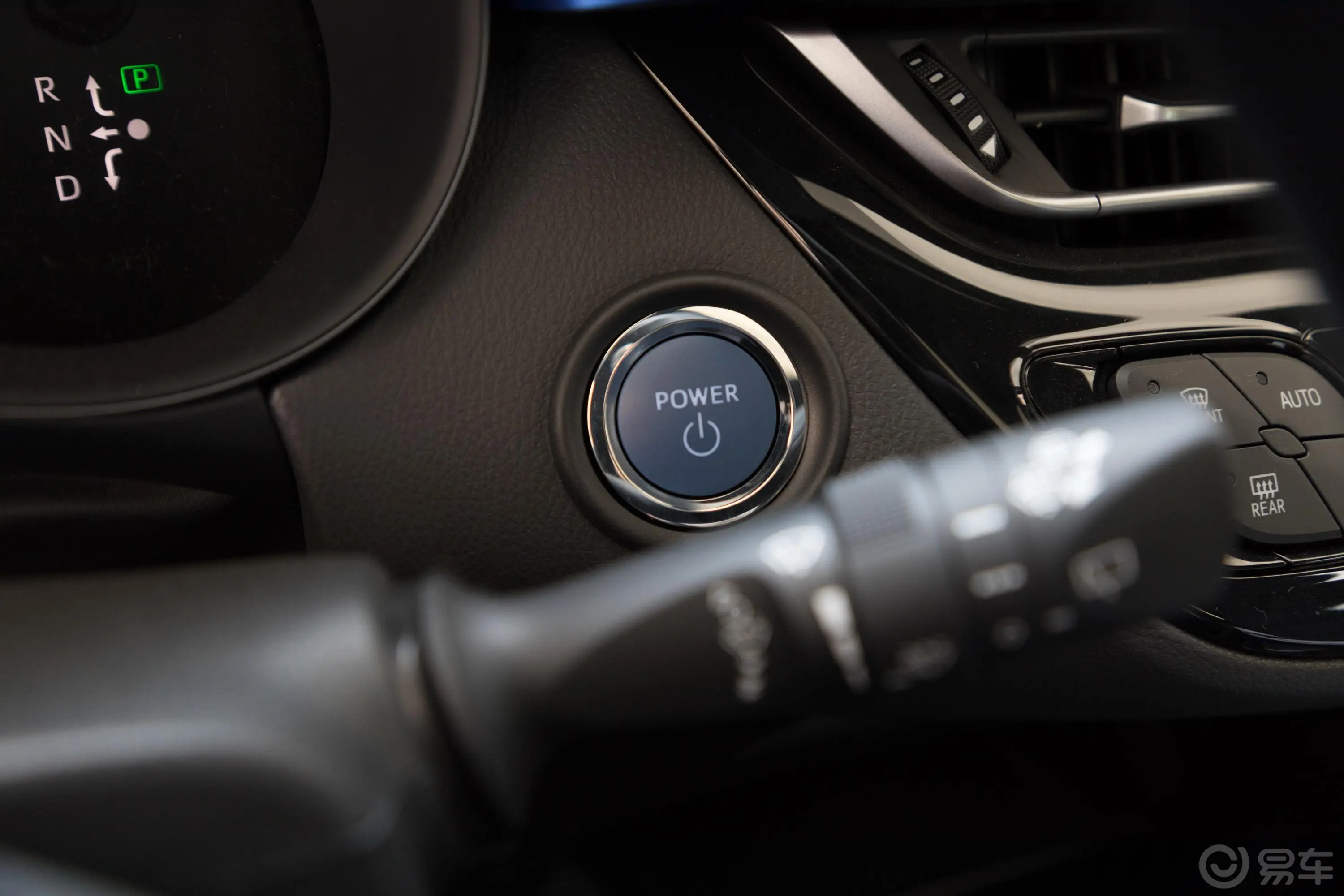 丰田C-HR EV豪华版钥匙孔或一键启动按键