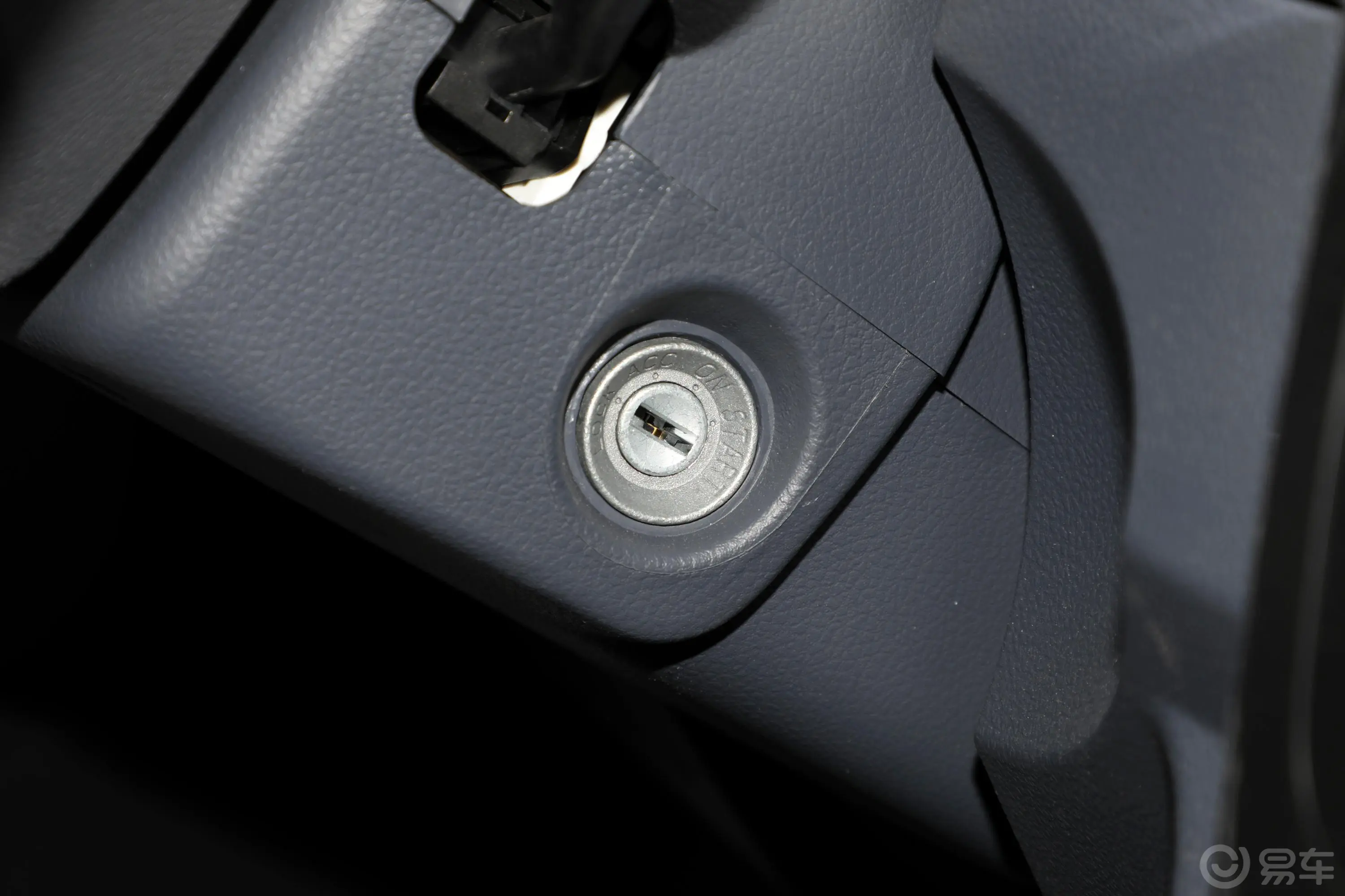 金杯小海狮X301.5L 客车标准型 6座 国VI钥匙孔或一键启动按键