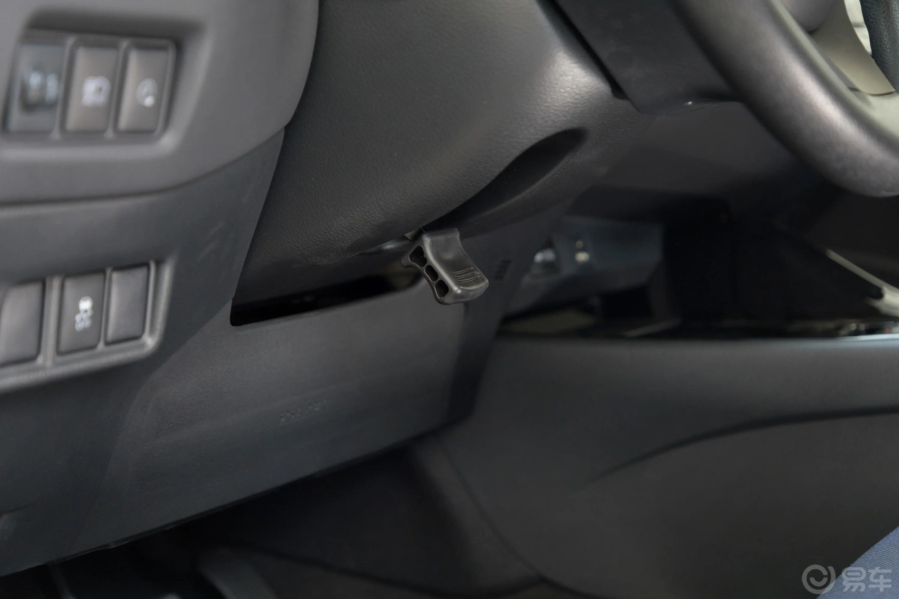 丰田C-HR EV豪华版方向盘调节