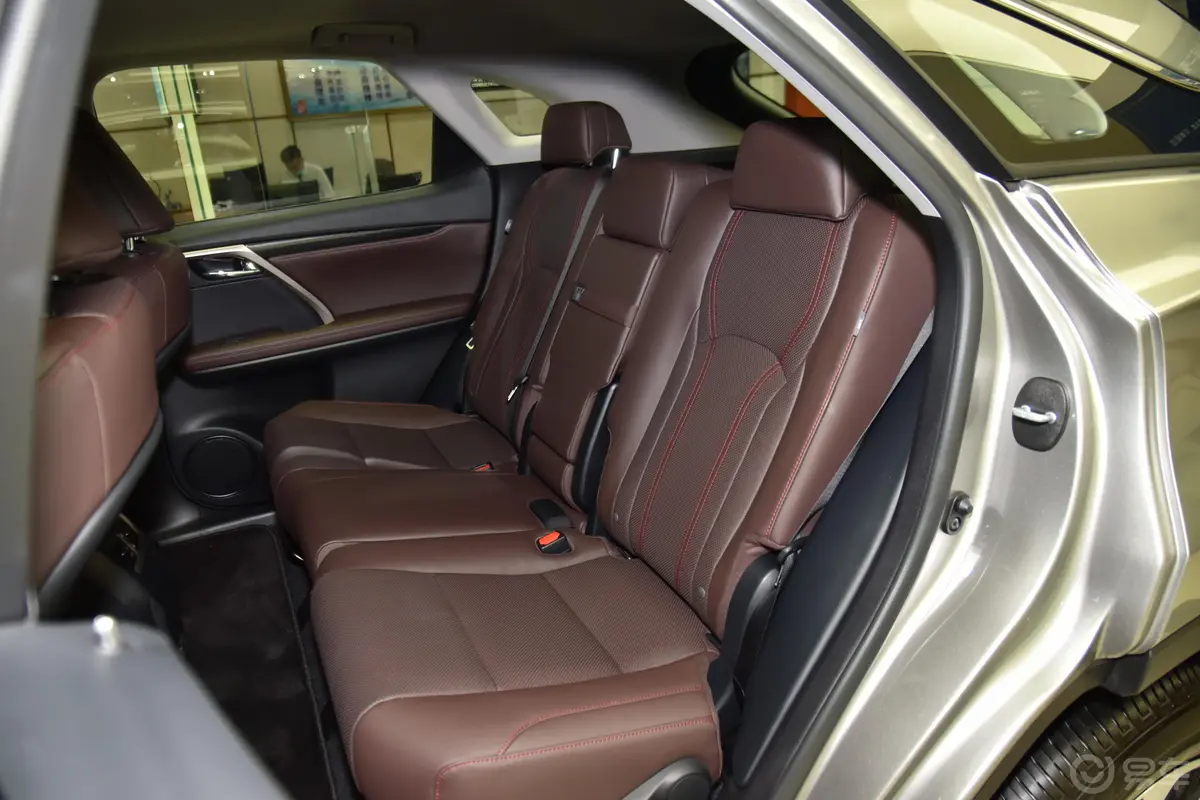 雷克萨斯RX300 舒适版 国VI后排座椅