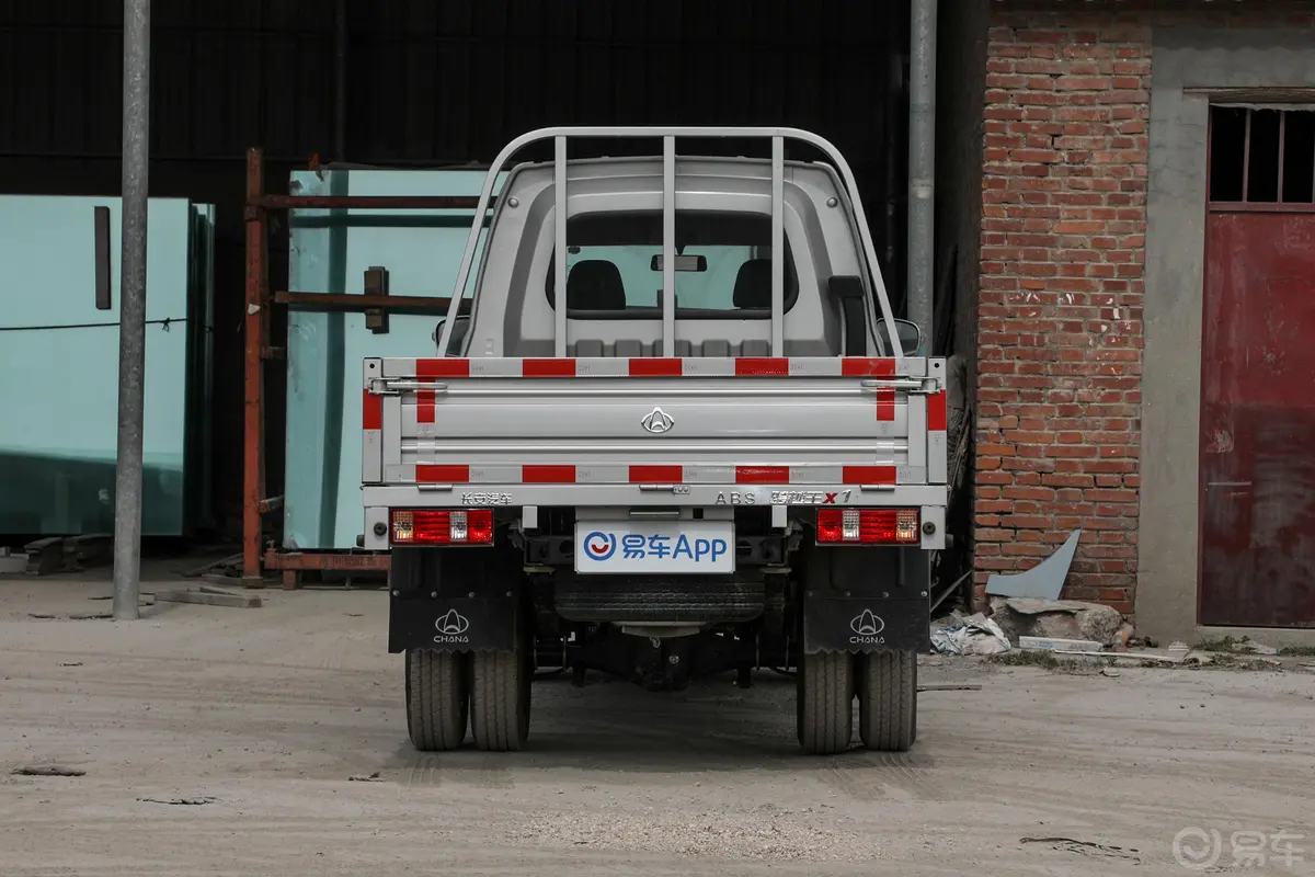 跨越王X1载货汽车N1 1.2L 双排双后轮 标准版（5.61米） SC1021XAS68 汽油 国VI正后水平