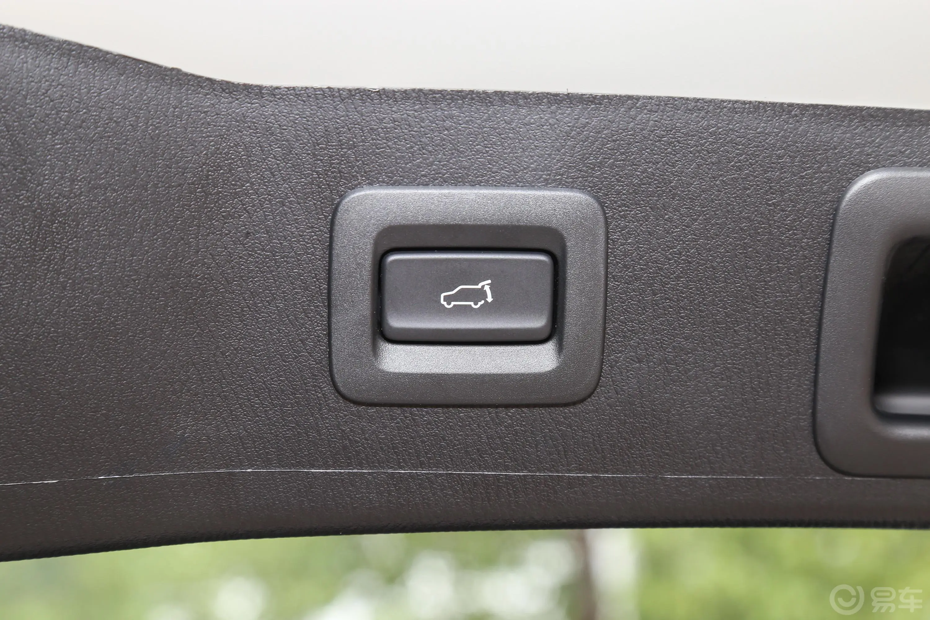马自达CX-5改款 2.0L 手自一体 两驱 智尊型电动尾门按键（手动扶手）