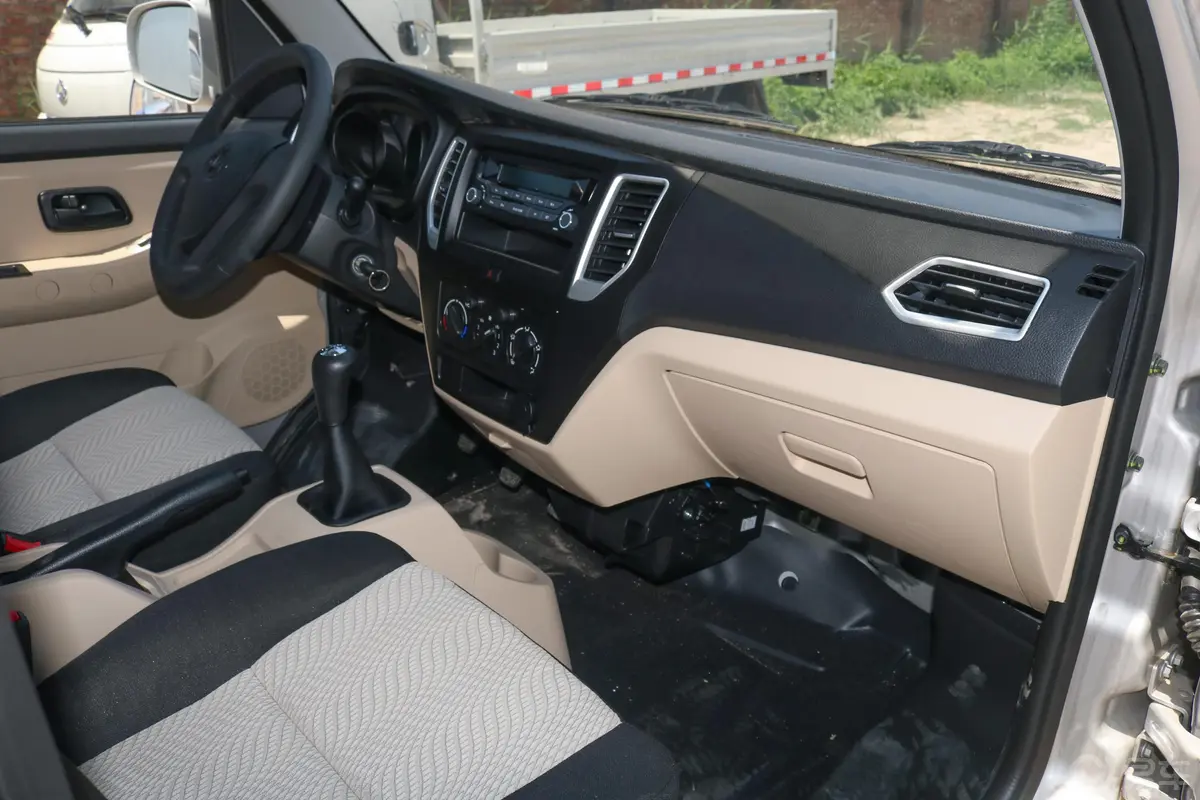 新豹T3厢式运输车N1 1.2L 单排单后轮 舒适版（4.75米） SC5031XXYTMD62 汽油 国VI内饰全景副驾驶员方向