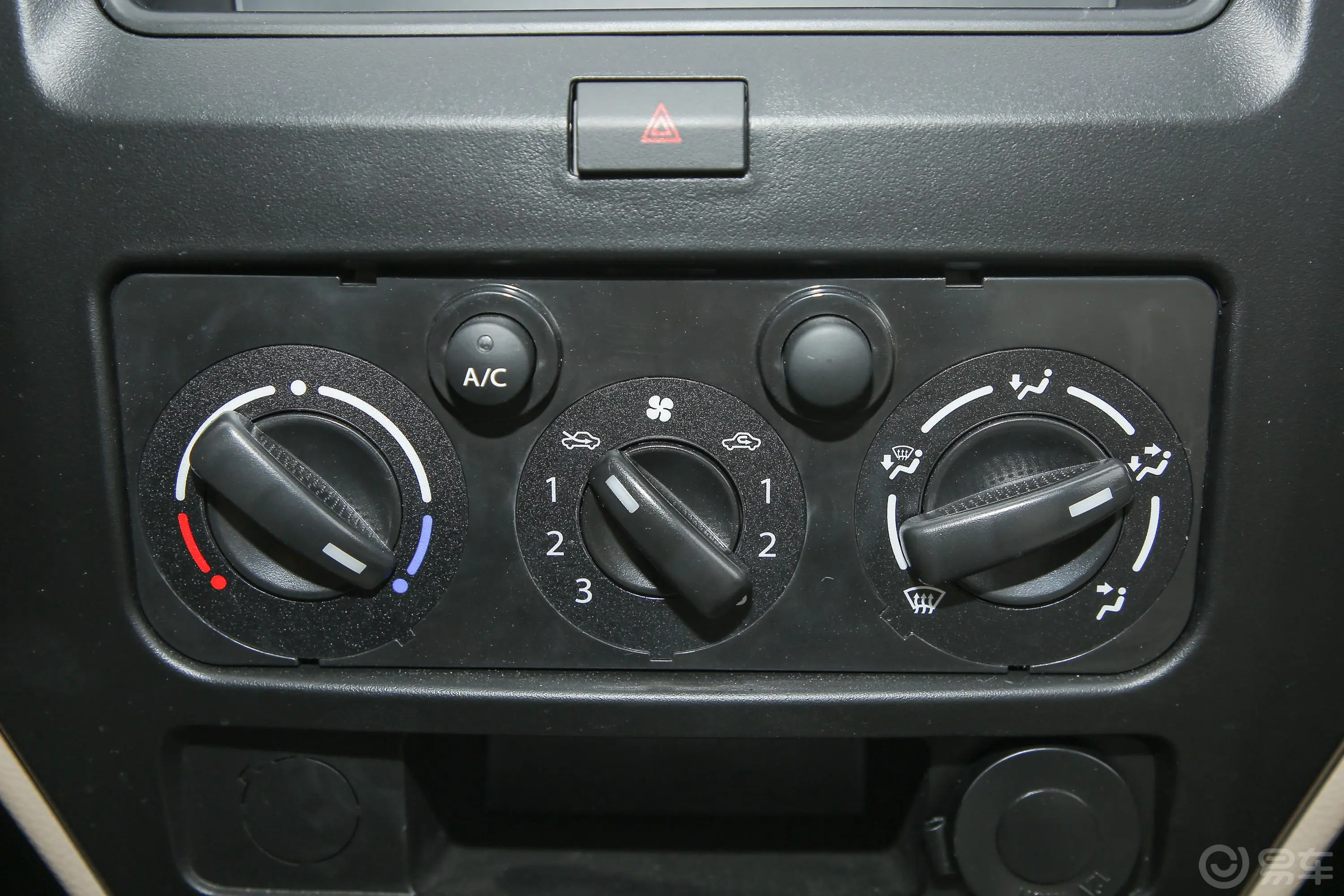 新豹T3载货汽车N1 1.5L 单排单后轮 标准版（5.13米） SC1031TMD61 汽油 国VI空调
