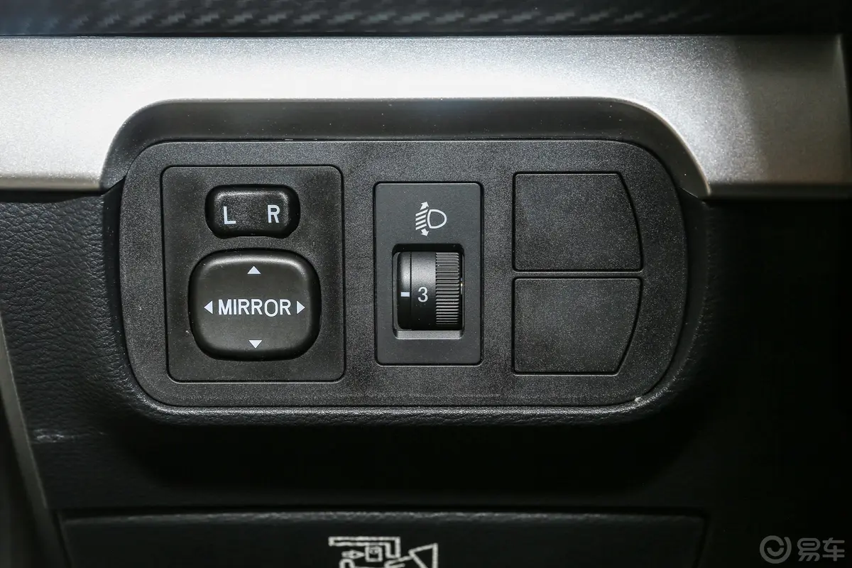 领主商用版 2.4T 手动四驱标双标准版 汽油 国VI灯光控制区