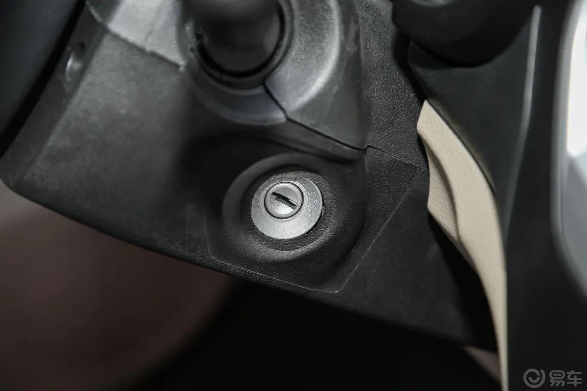 新豹T3载货汽车N1 1.5L 双排单后轮 舒适版 SC1031TFS61 汽油 国VI钥匙孔或一键启动按键