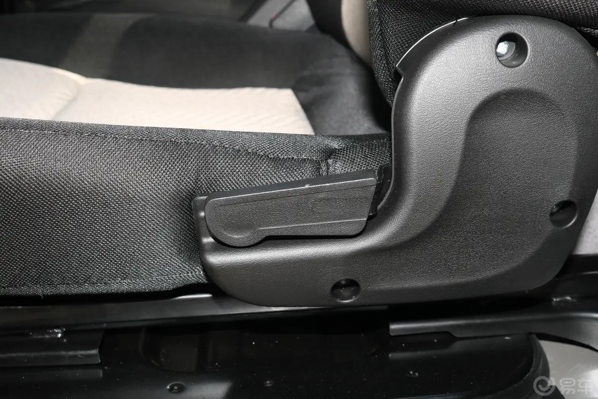 跨越王X1载货汽车N1 1.2L 单排单后轮 标准版 SC1031XND6B1 汽油 国VI内饰