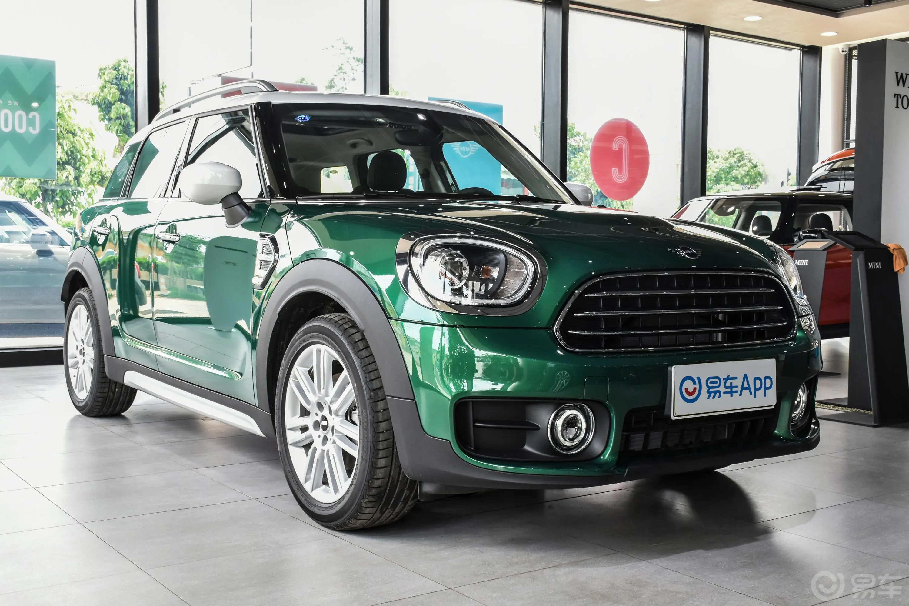 MINI COUNTRYMAN1.5T COOPER 鉴赏家侧前45度车头向右水平