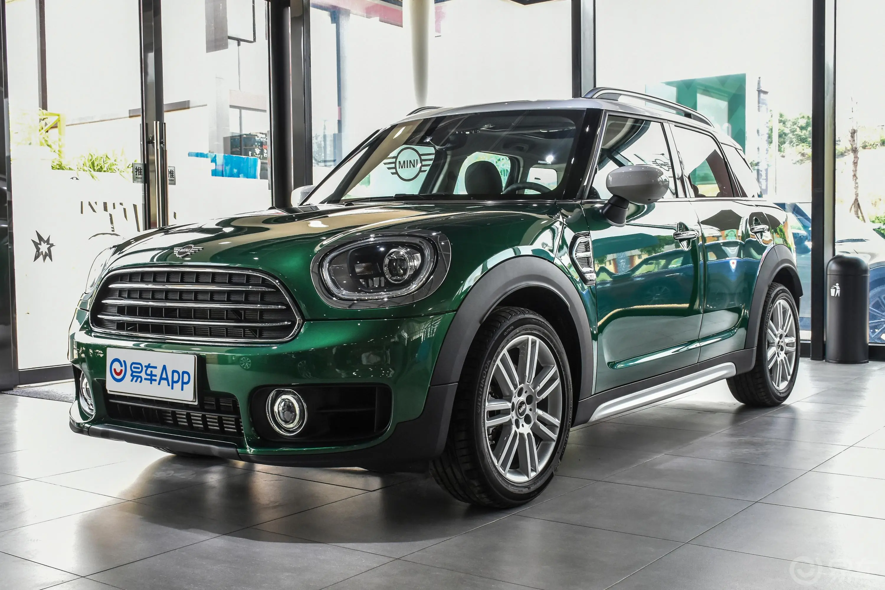 MINI COUNTRYMAN1.5T COOPER 鉴赏家侧前45度车头向左水平