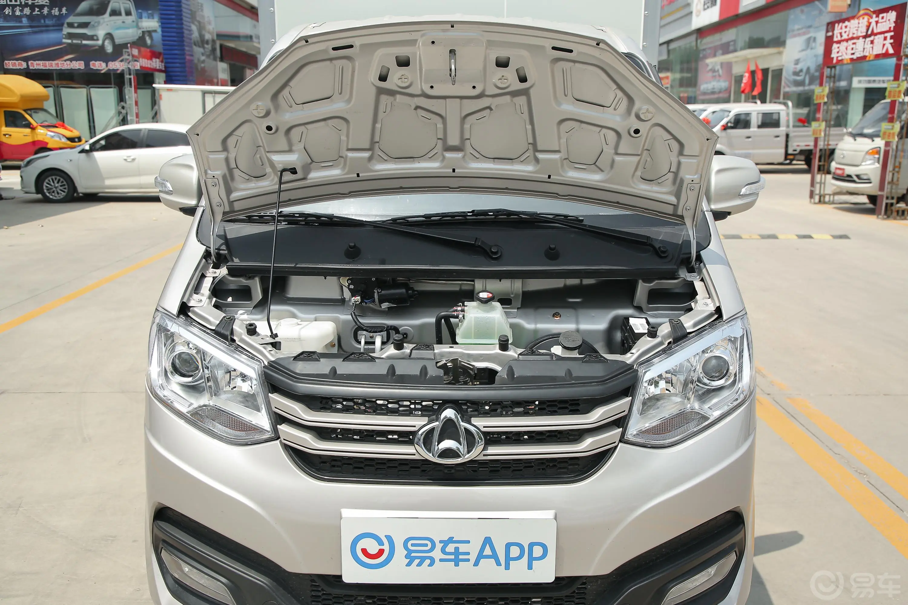 跨越王X1厢式运输车N1 1.2L 单排单后轮 标准版 SC5031XXYXND61 汽油 国VI发动机舱整体