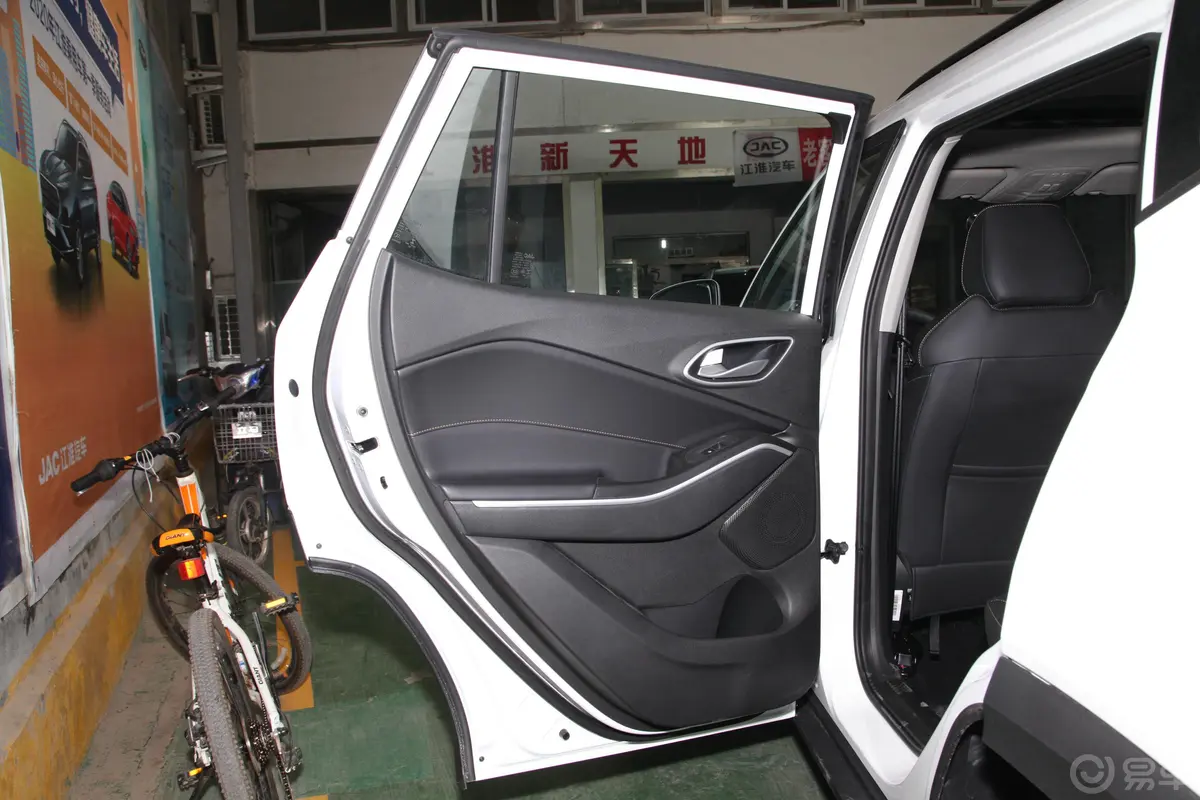 嘉悦X41.5T CVT 精英型空间