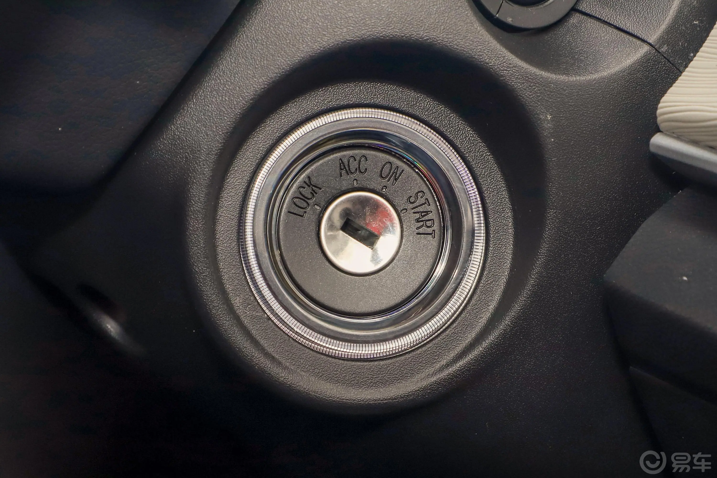 宝骏3601.5L 手动 精英型 国VI钥匙孔或一键启动按键