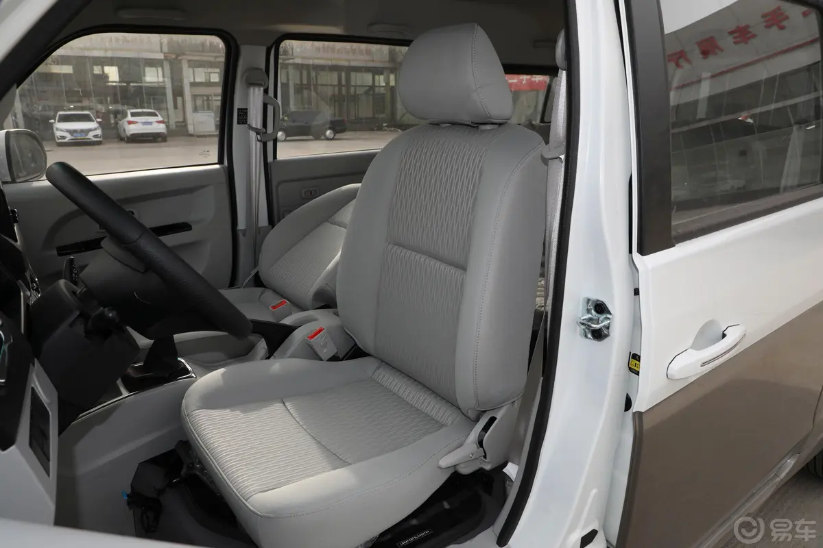新海狮S客车 1.6L 手动 财富版 6座 国VI驾驶员座椅