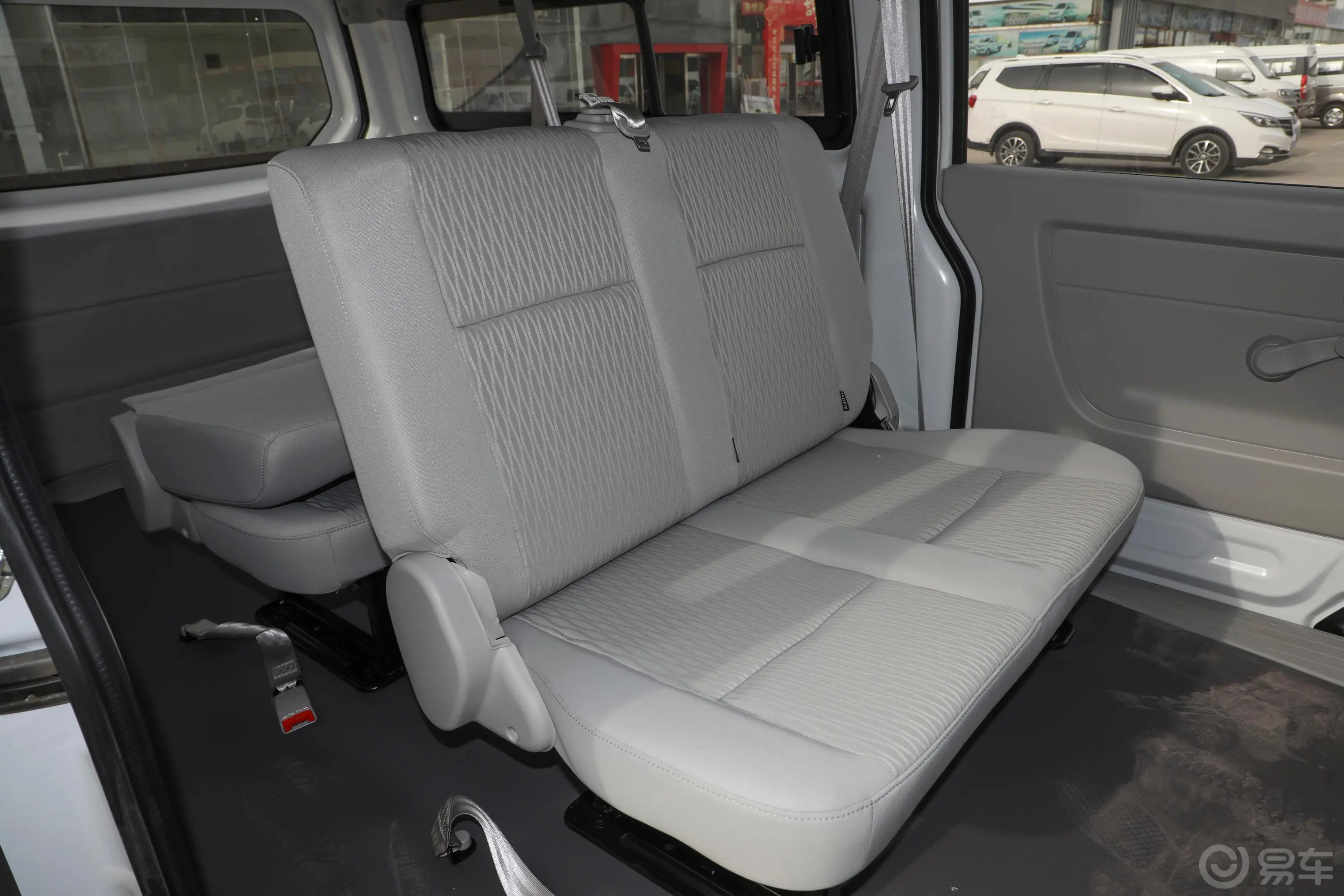 新海狮S客车 1.6L 手动 财富版 6座 国VI后排座椅