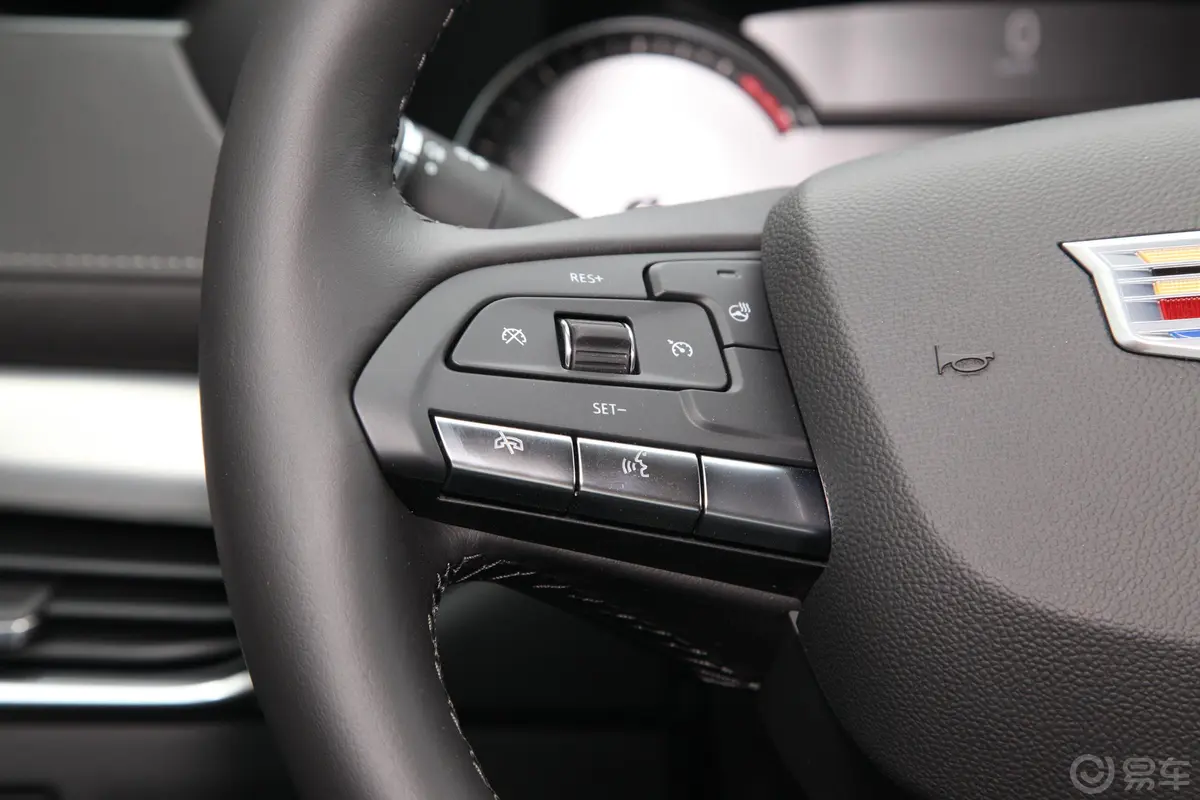 凯迪拉克XT4改款 28T 两驱 豪华型左侧方向盘功能按键