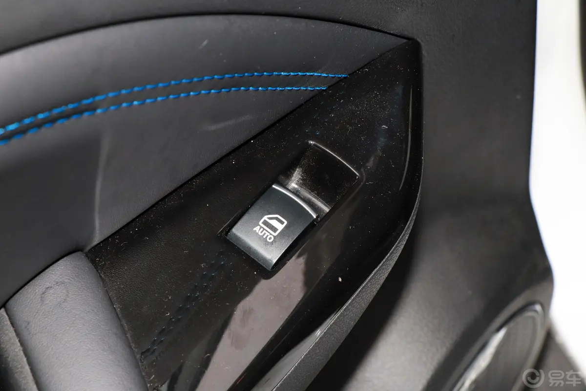 瑞驰新能源S513智豪型后车窗调节