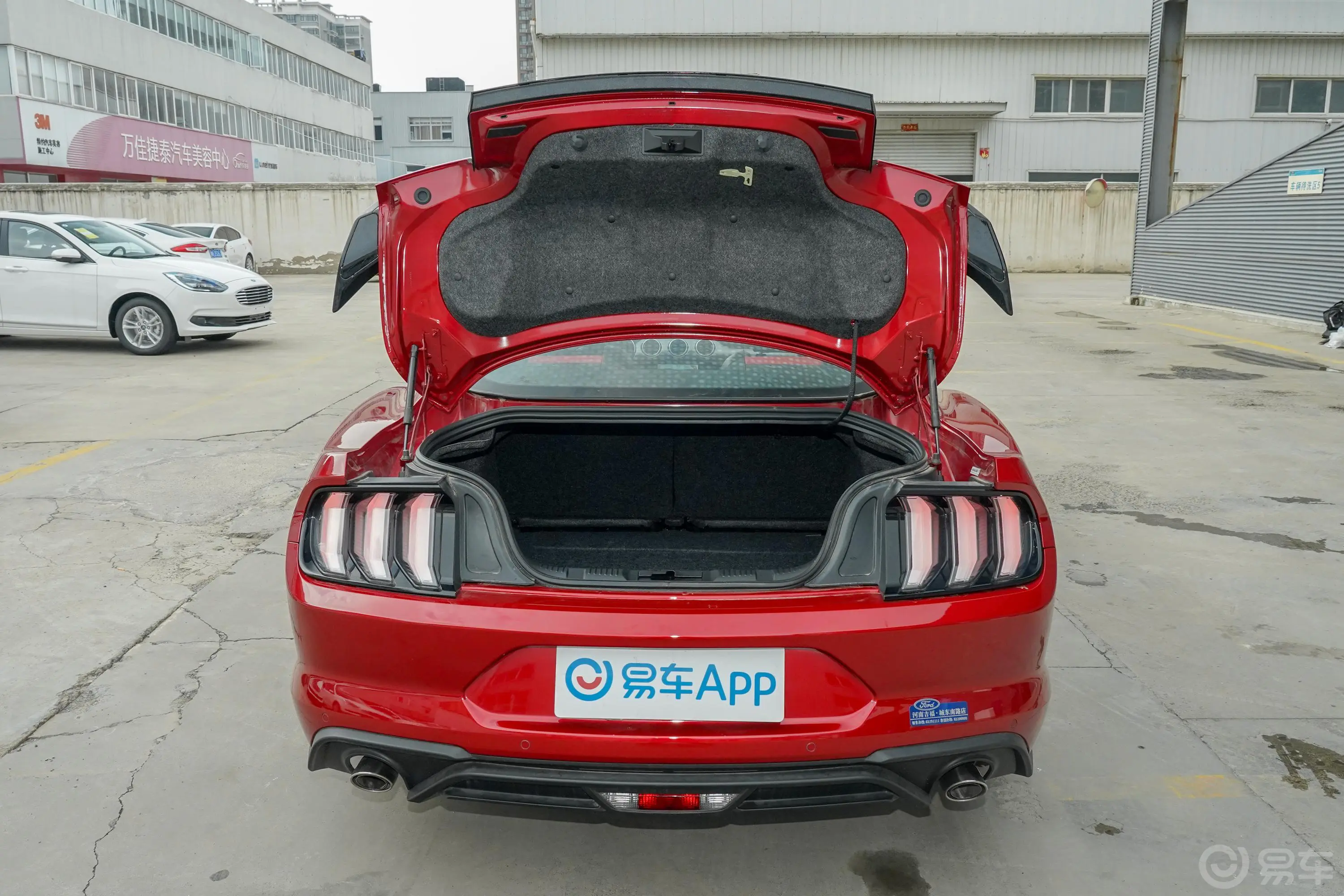 Mustang2.3L EcoBoost 黑曜魅影特别版空间