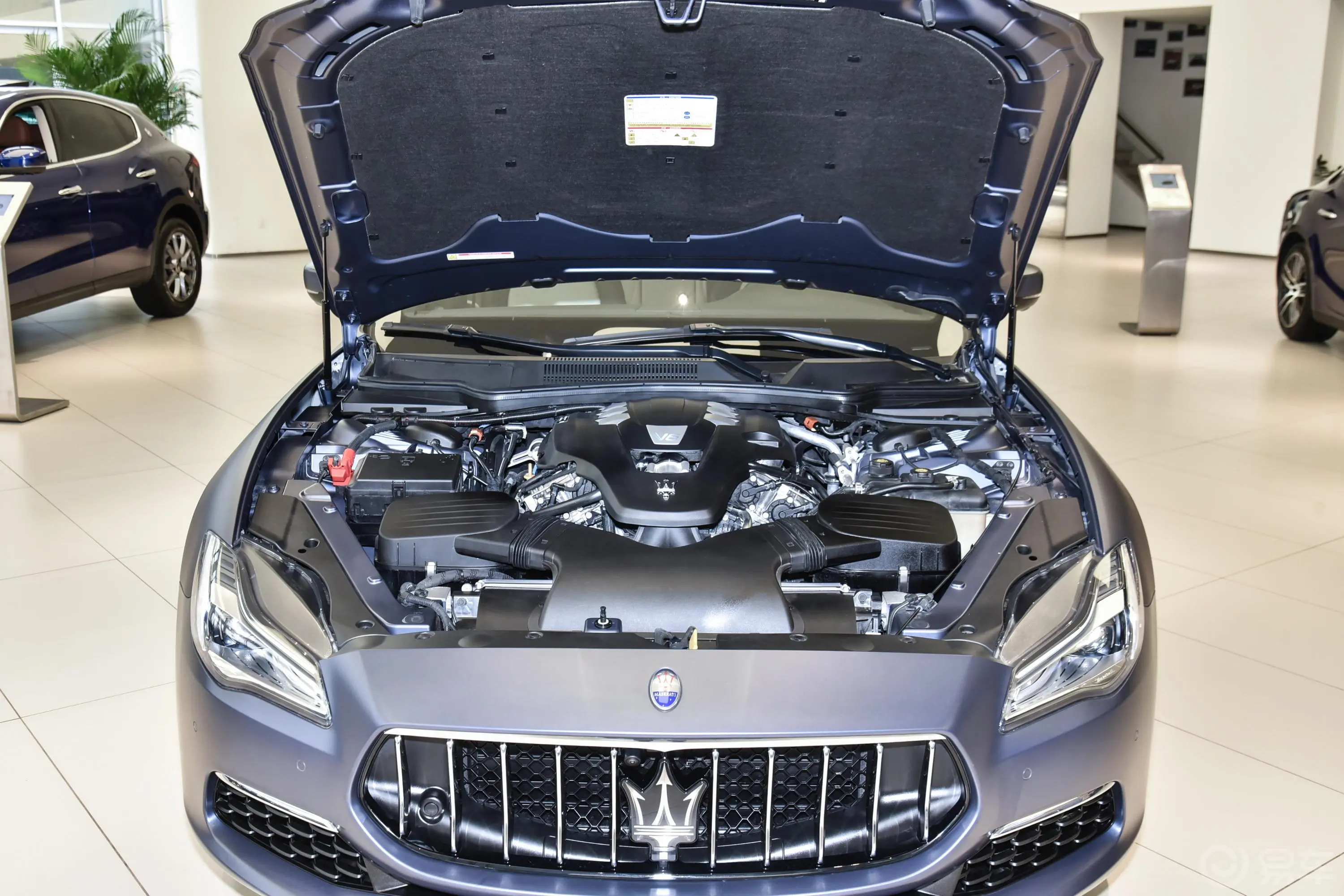 Quattroporte350Hp 豪华版 国VI发动机舱整体