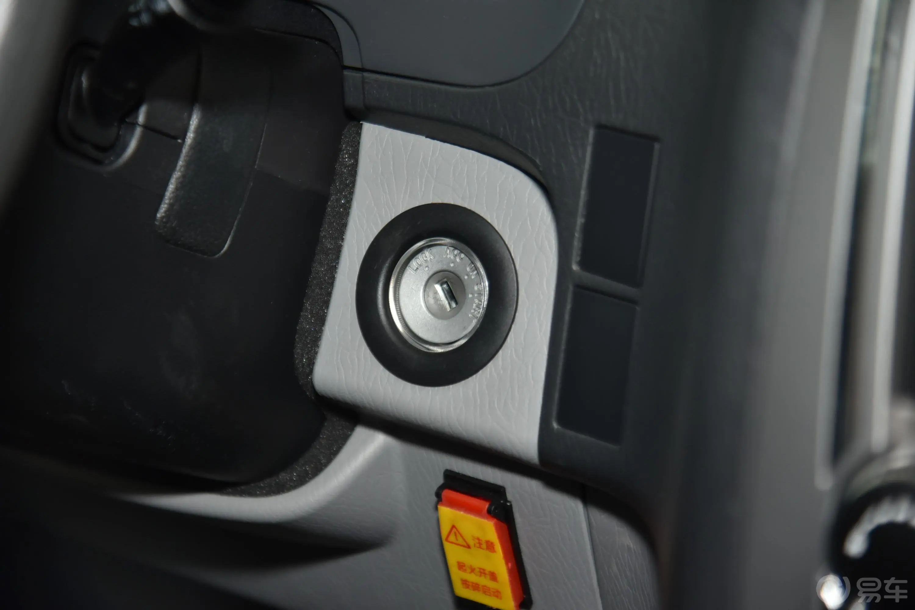 风景G5多用途乘用车 2.0L 手动 长轴平顶 商运版 10座 国VI钥匙孔或一键启动按键