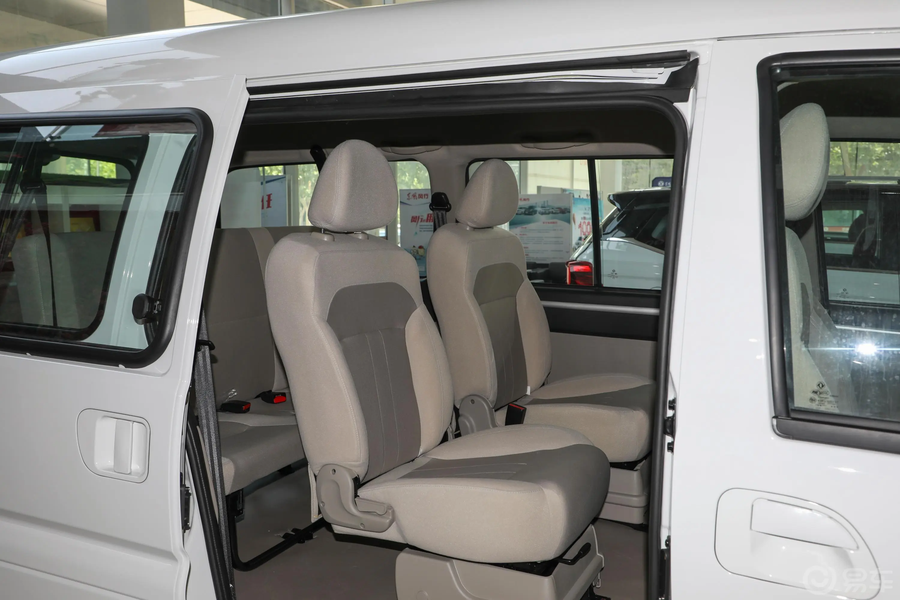 菱智M5 EV长航版 舒适型 7座后排座椅