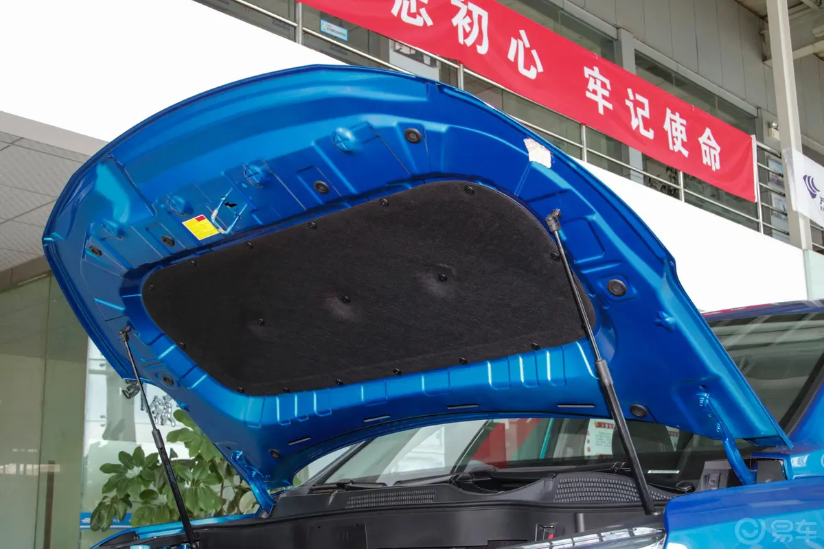长安欧尚科赛GT 2.0T 手自一体 风尚型发动机舱盖内侧