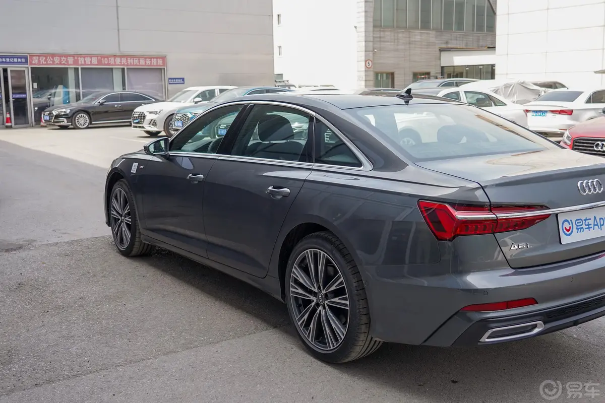 奥迪A6L45 TFSI quattro 臻选动感版外观