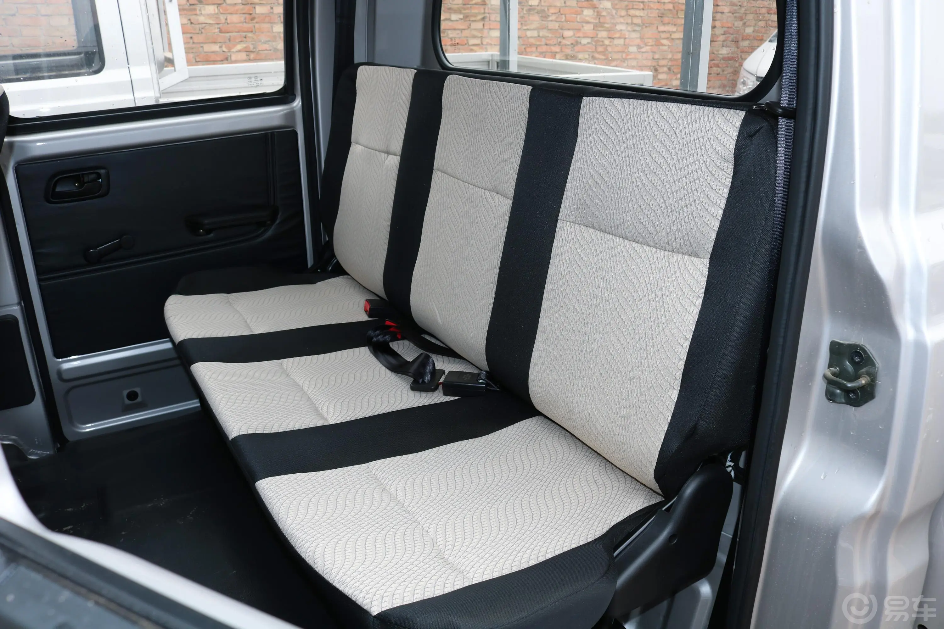 新豹T3载货汽车N1 1.2L 双排单后轮 标准版 SC1031TMS62 汽油 国VI后排座椅