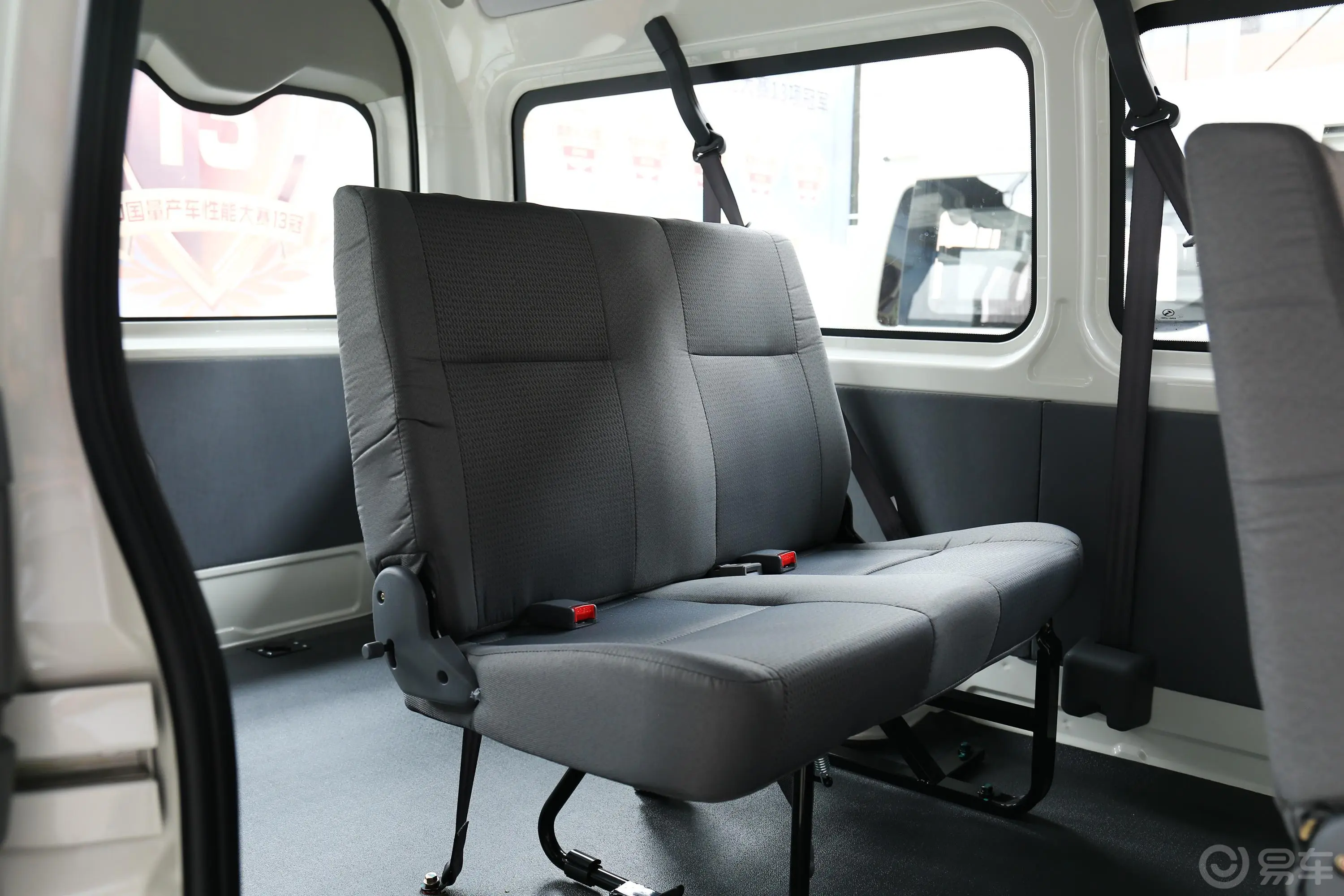 凯锐浩克2.0L 手动 高顶标准型 10座 国VI第三排座椅
