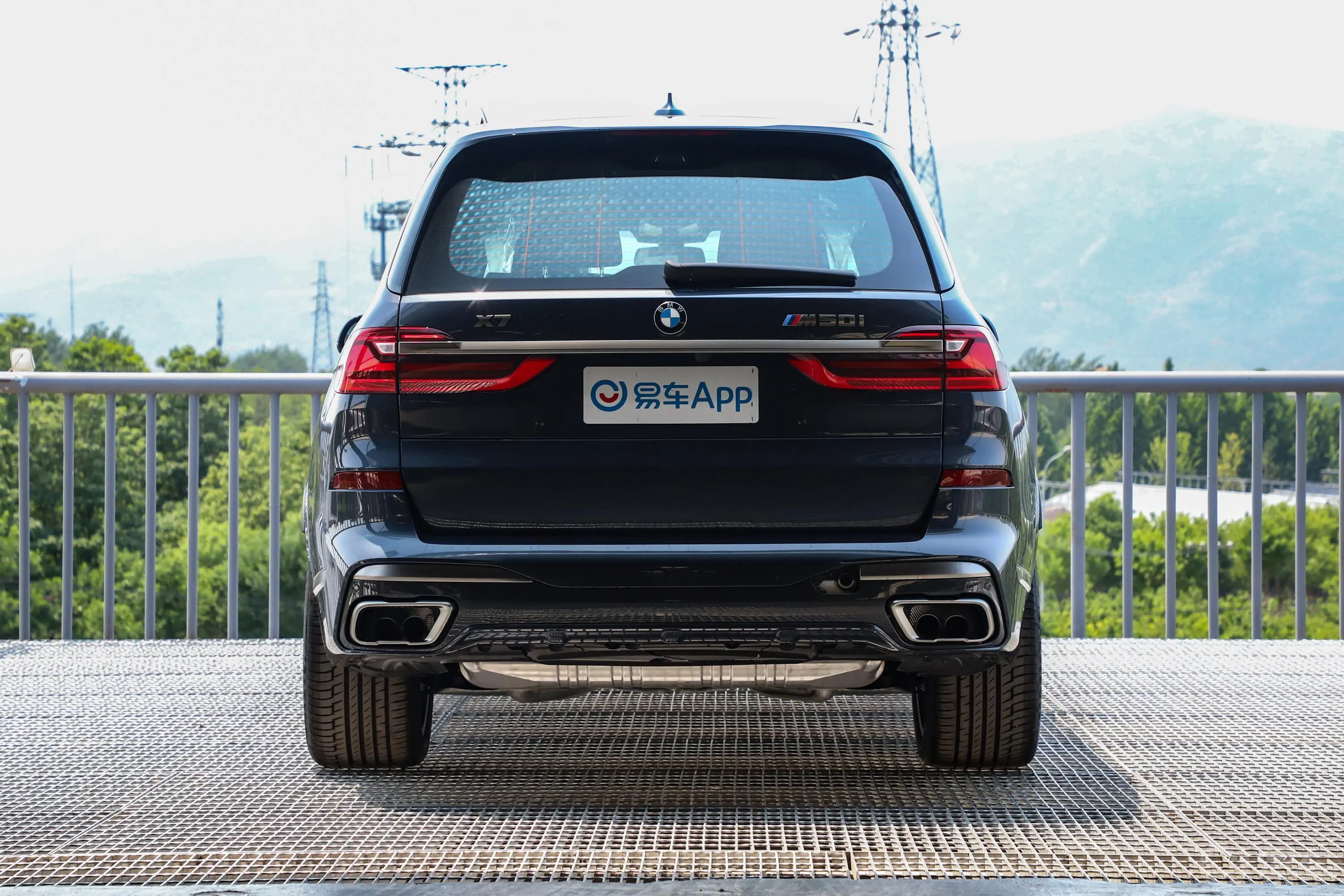 宝马X7xDrive M50i正后水平