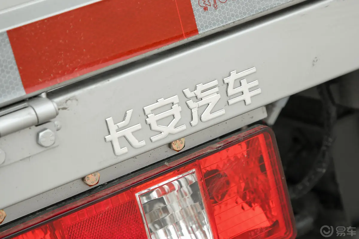 跨越王X5载货汽车N1 1.5L 单排双后轮 标准版 SC1031FAD6A3 汽油 国VI外观