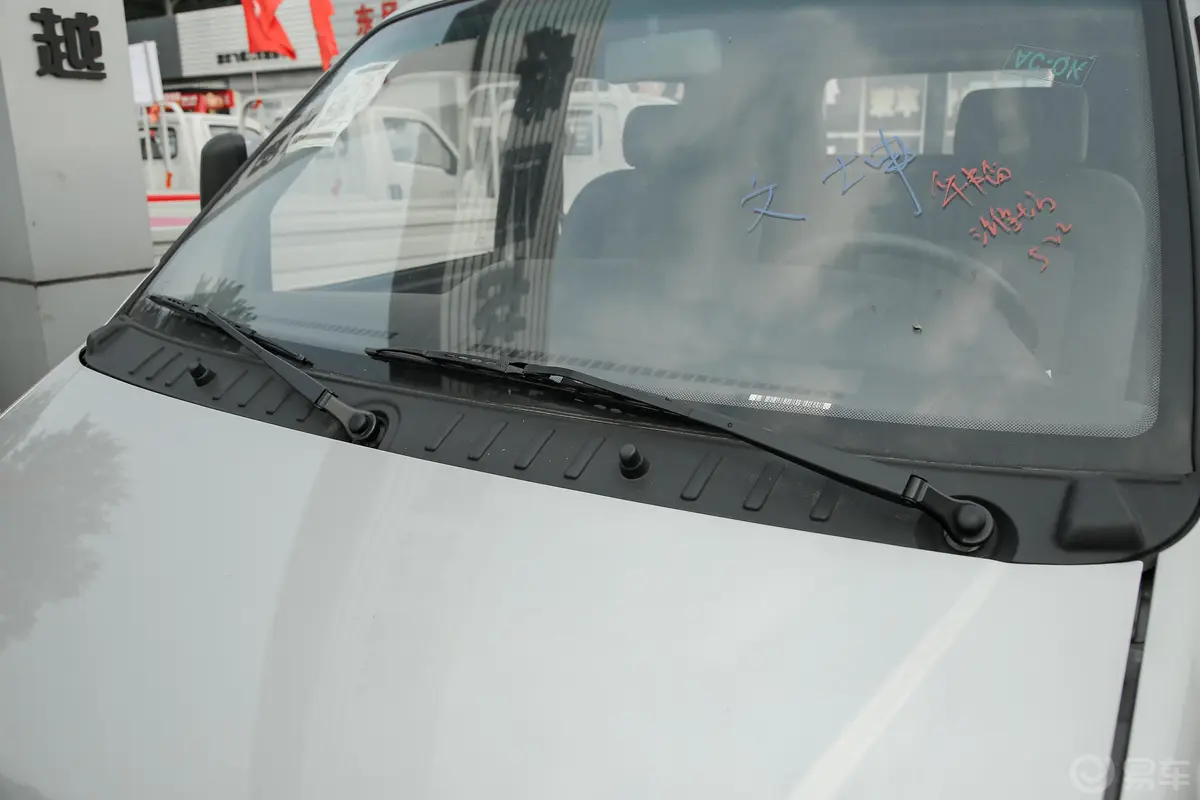 跨越王X5载货汽车N1 1.5L 双排双后轮 舒适版（5.93米） SC1031FRS6A2 汽油 国VI雨刷器