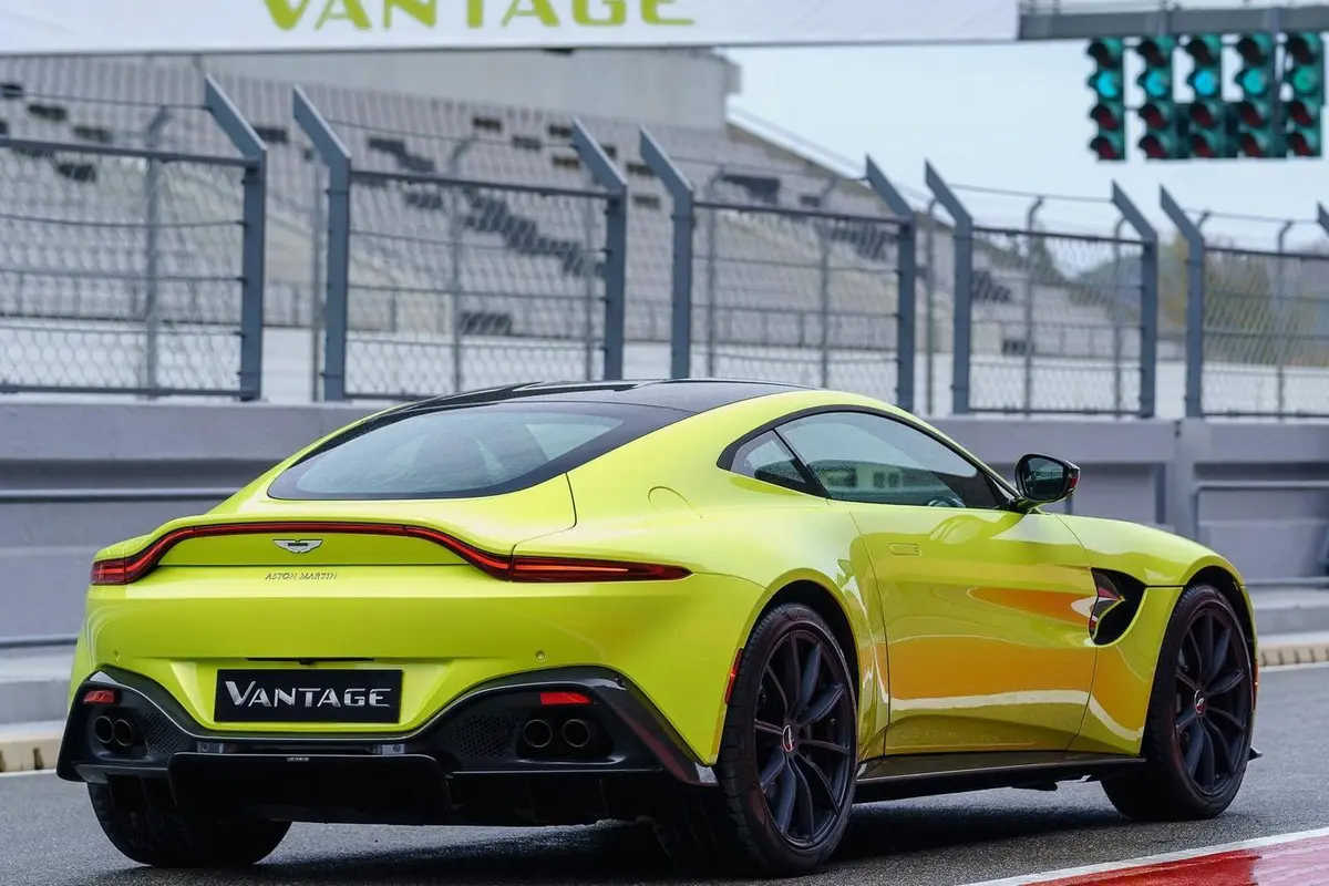 V8 Vantage