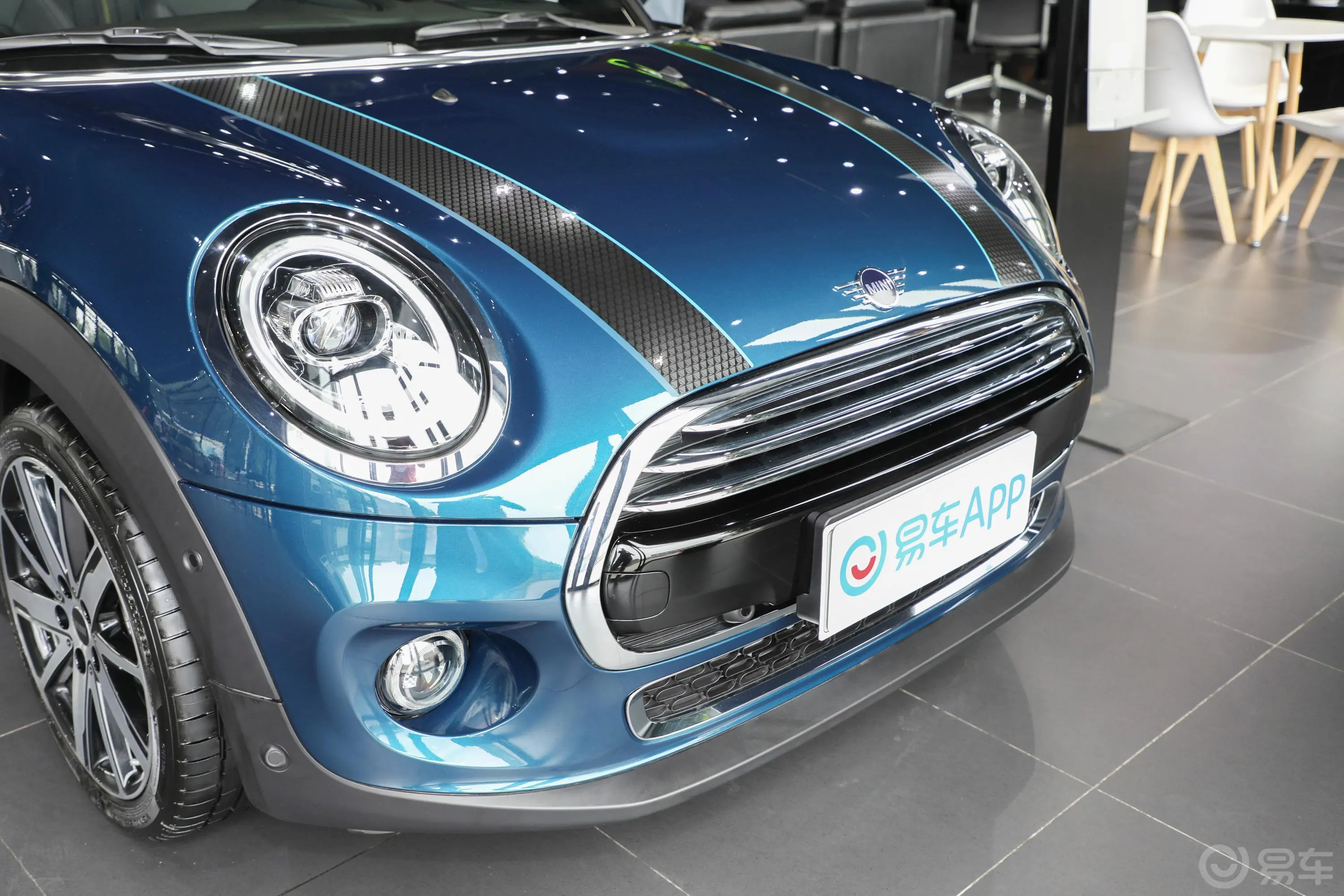 MINI CABRIO1.5T COOPER CABRIO Sidewalk前格栅侧俯拍