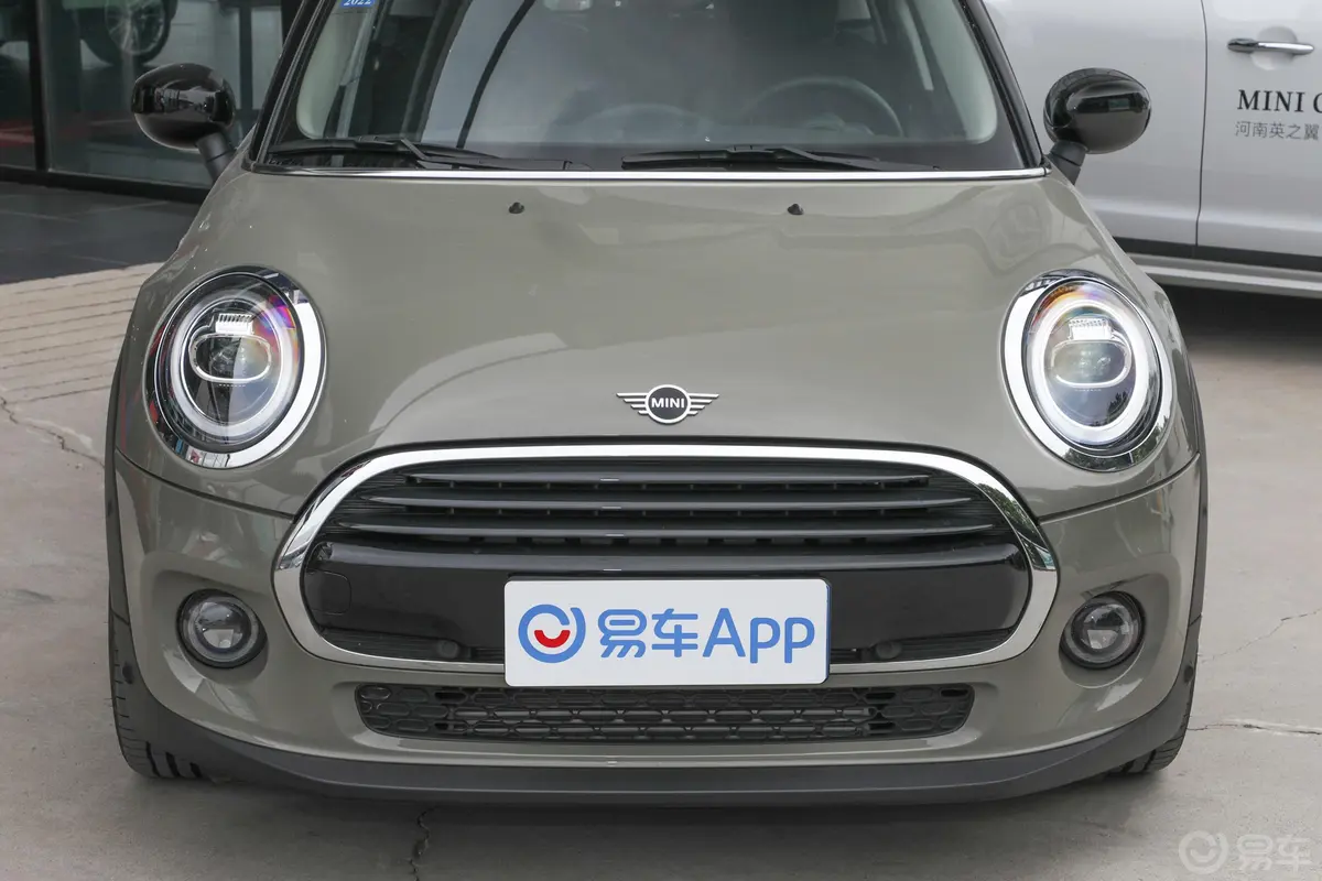 MINI2.0T COOPER S 艺术家 五门版外观