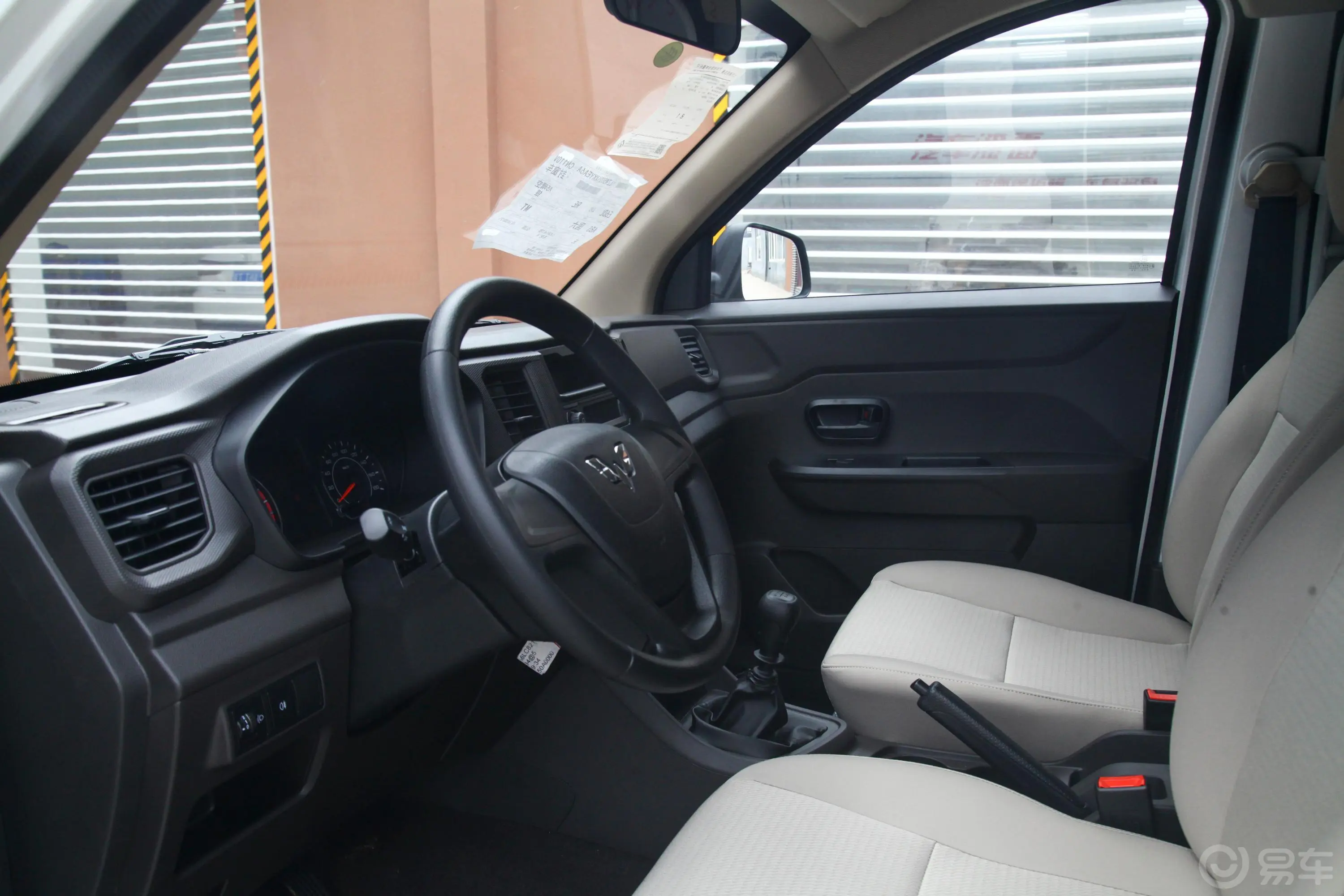 五菱宏光V1.5L 手动 劲取版封窗车 国V驾驶员座椅