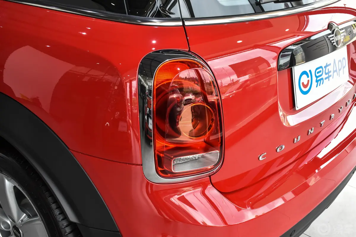 MINI COUNTRYMAN1.5T COOPER ALL4尾灯侧45度俯拍