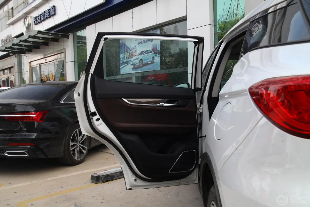 汉腾X51.5T CVT 炫动旗舰版 国V驾驶员侧后车门
