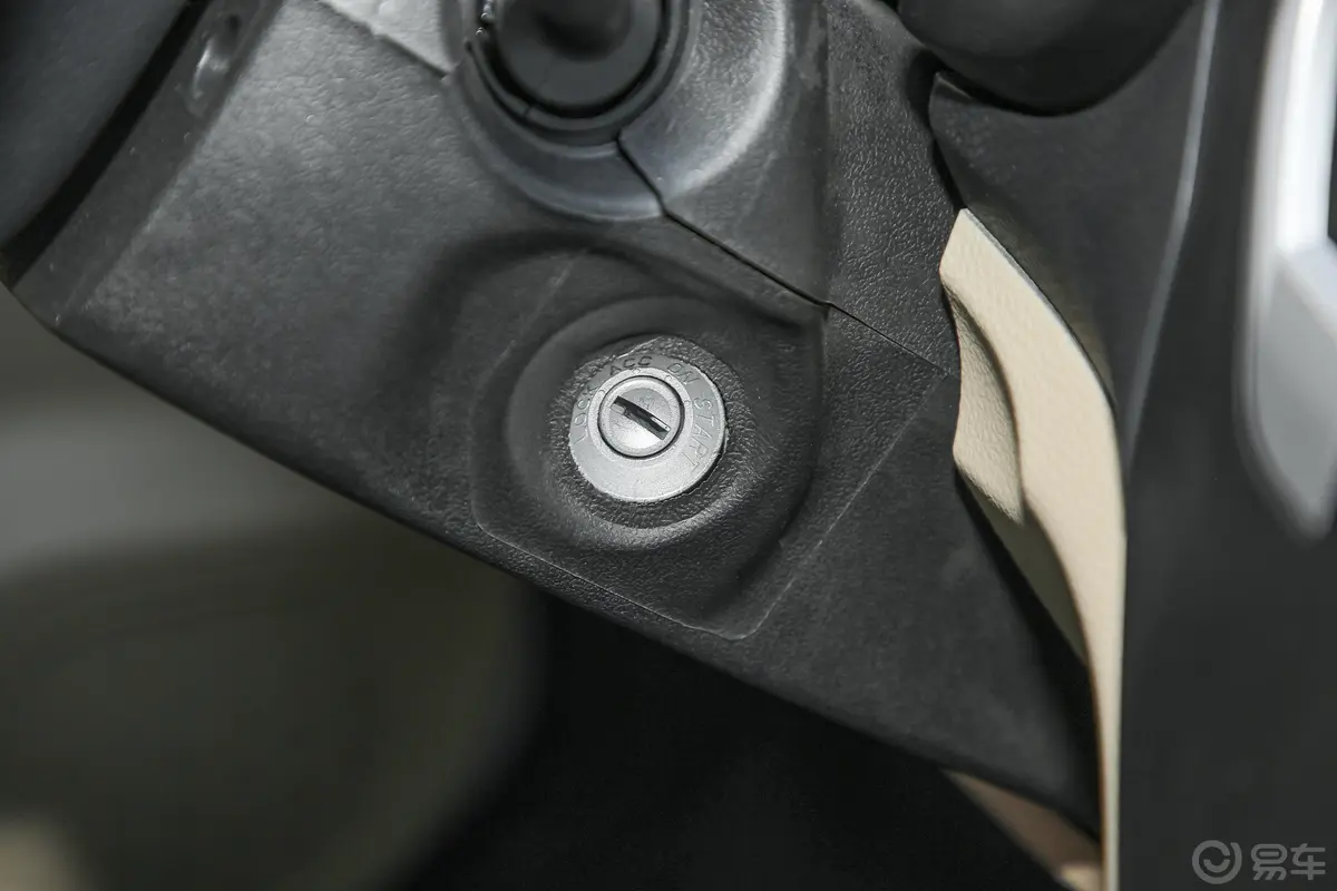 新豹T3载货汽车N1 1.5L 双排单后轮 舒适版 SC1031TFS6A1 汽油 国VI钥匙孔或一键启动按键