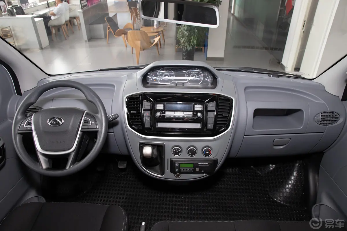 新途V80Plus 商旅版 2.0T 手动 长轴中顶 14/15座车窗调节整体
