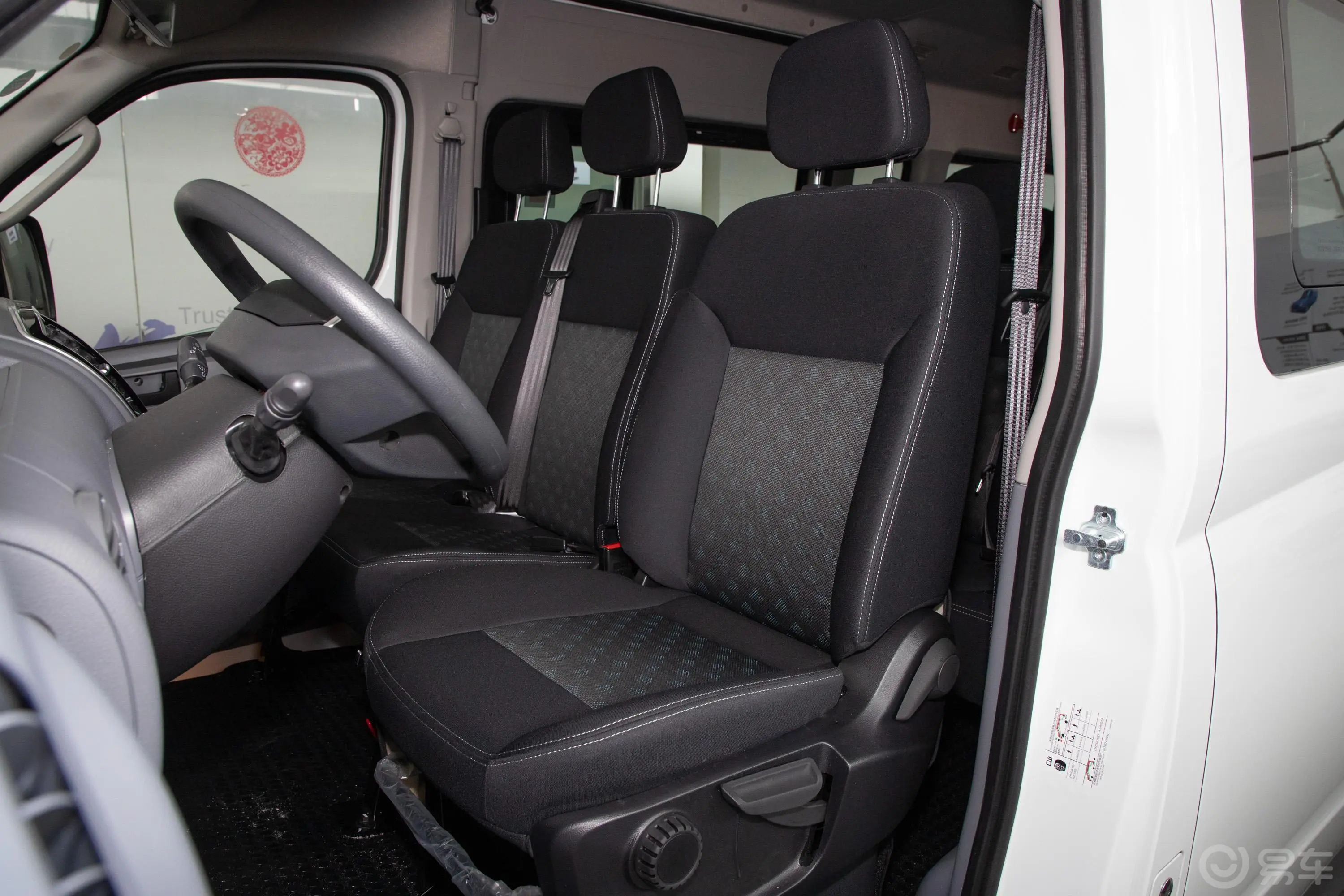 新途V80Plus 商旅版 2.0T 手动 长轴中顶 14/15座驾驶员座椅