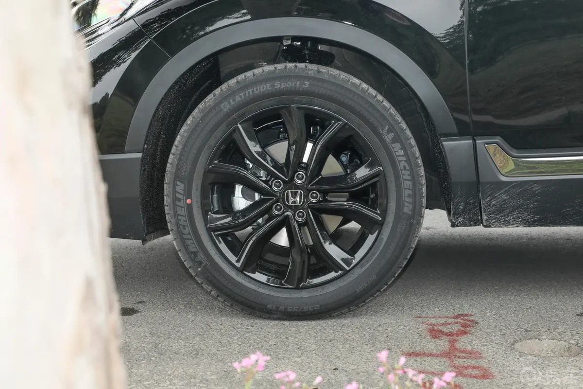 本田CR-V240TURBO CVT 两驱 风尚版前轮毂造型