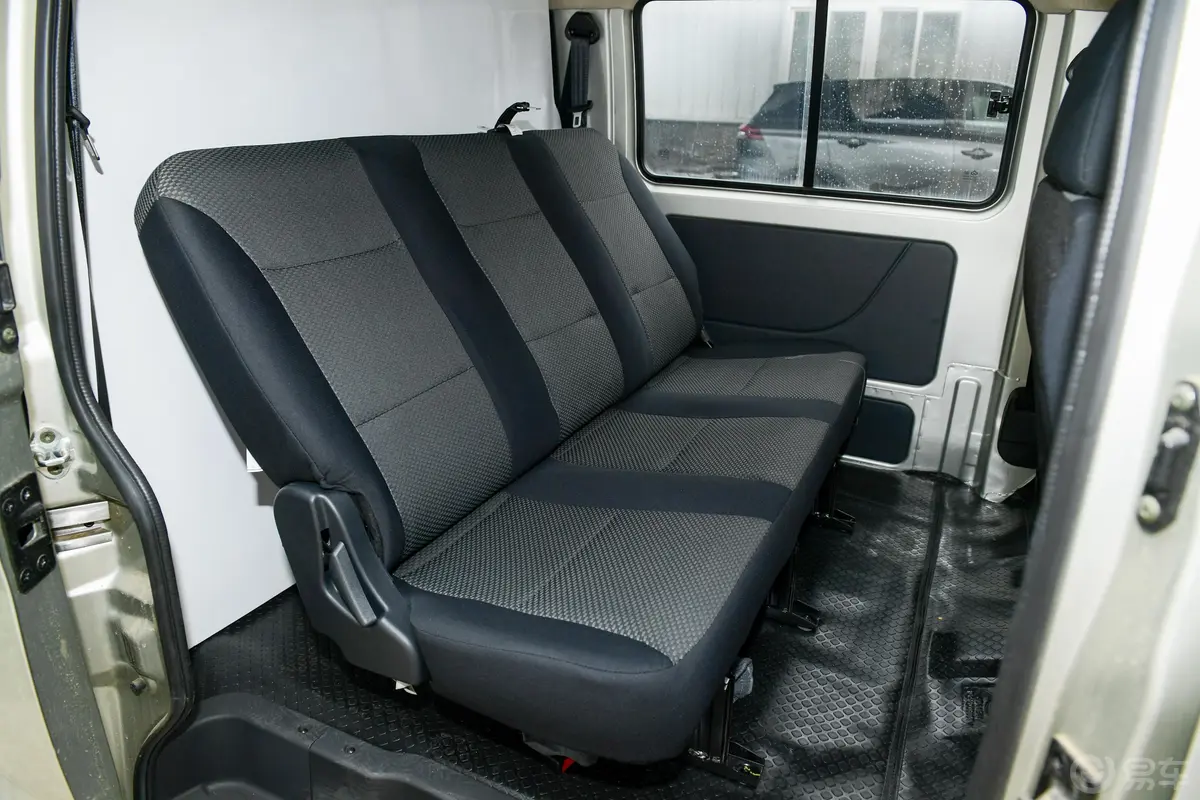 长安之星9厢式运输车 1.5L 手动 基本版 5座 国VI后排座椅
