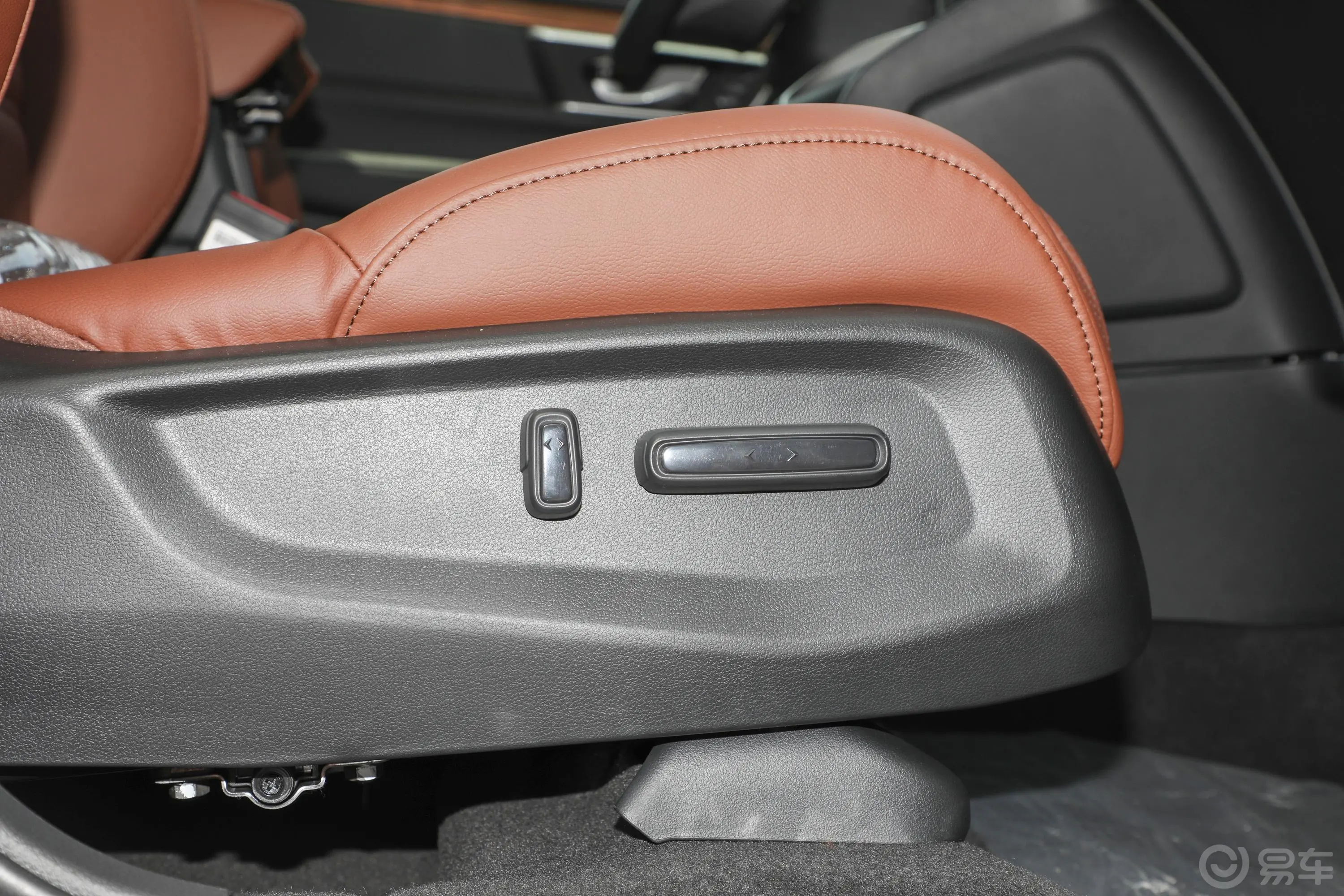 本田CR-V锐·混动 2.0L 两驱 净致版副驾座椅调节