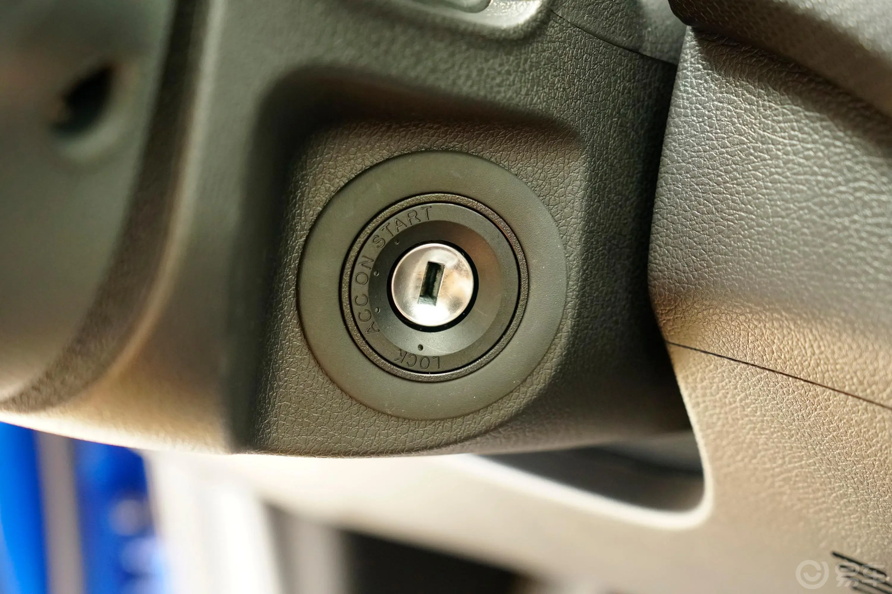 大通T702.0T 自动两驱双排长厢精英版 汽油钥匙孔或一键启动按键